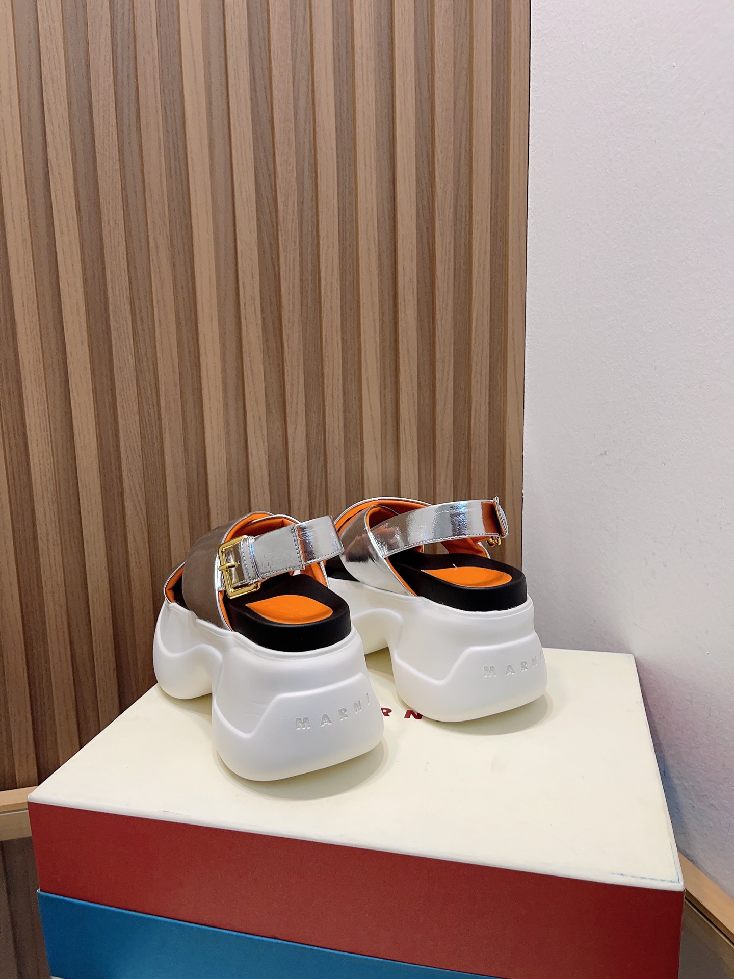Manrimani 2023 Sandals: Stylish Cross-Band Design with Quality Materials - 图片 5