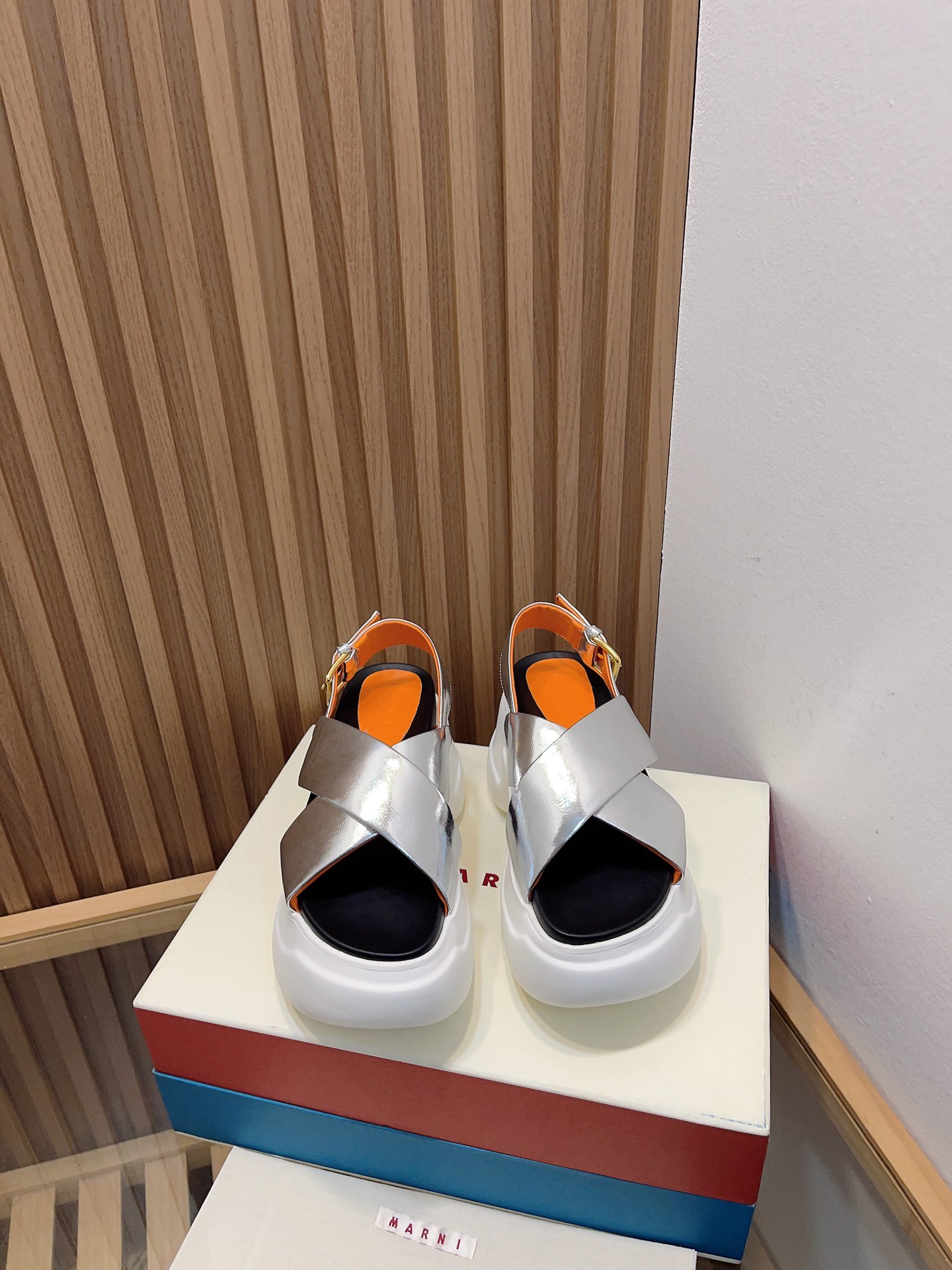 Manrimani 2023 Sandals: Stylish Cross-Band Design with Quality Materials - 图片 2