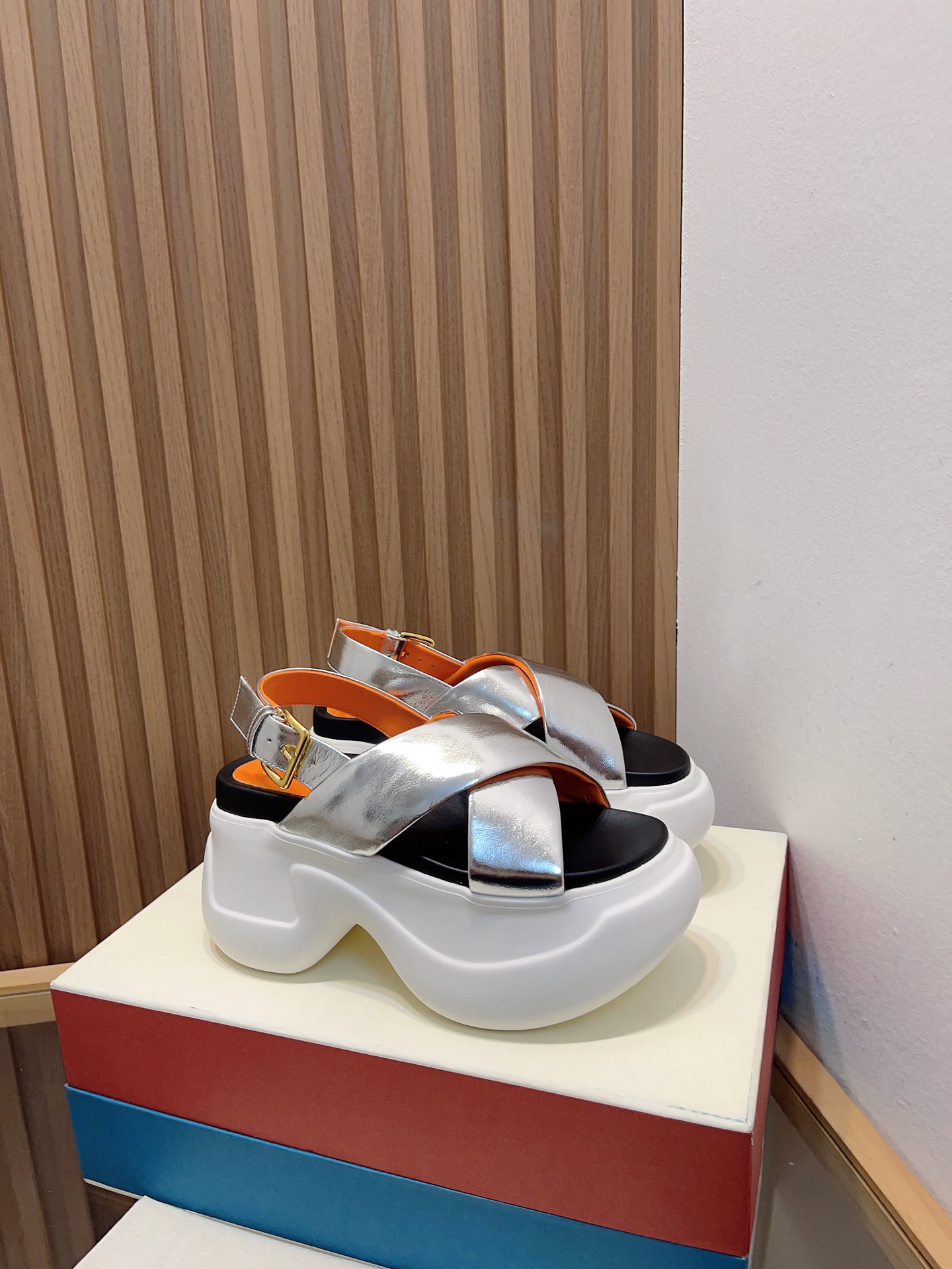 Manrimani 2023 Sandals: Stylish Cross-Band Design with Quality Materials - 图片 4