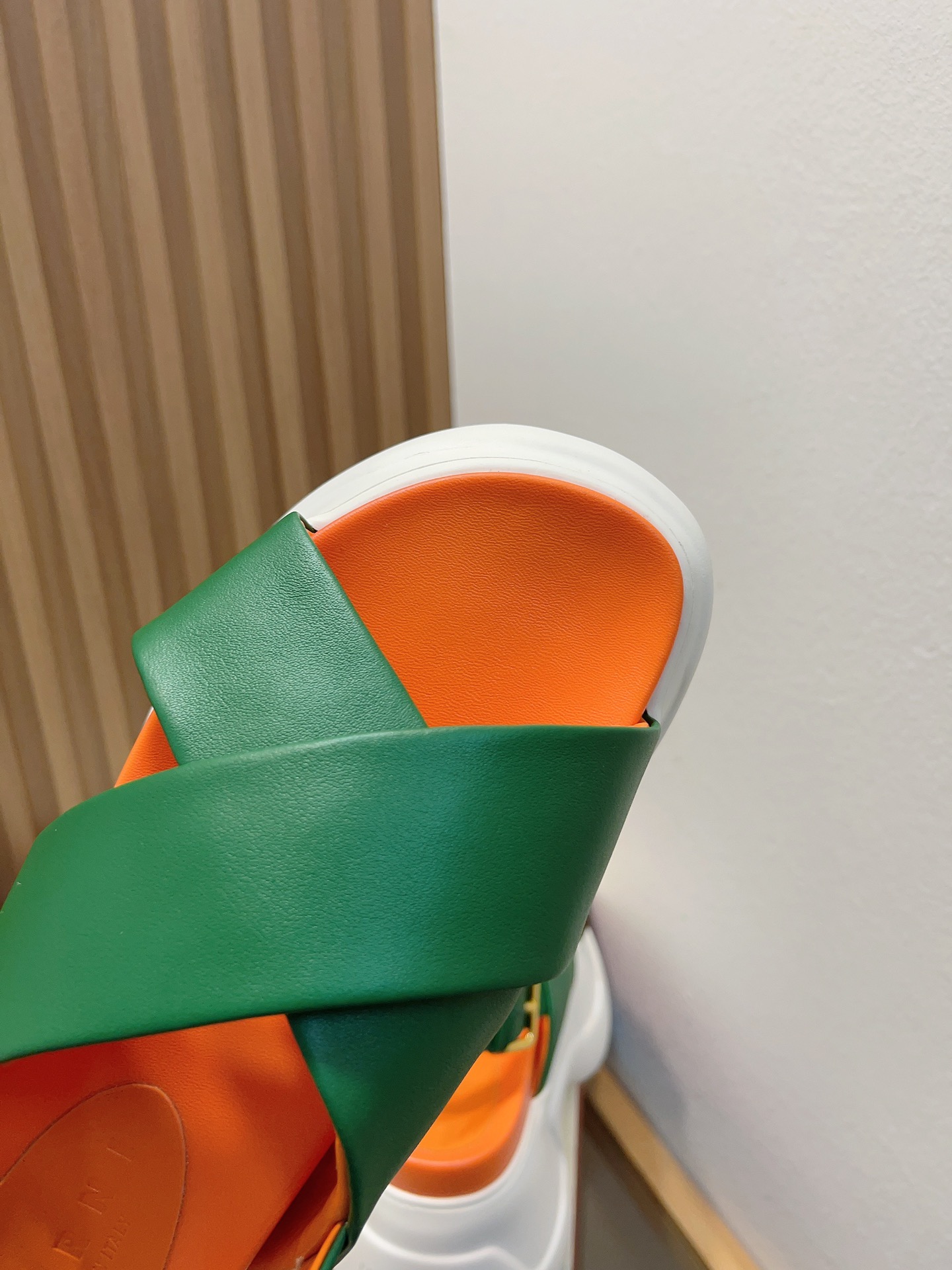P7000 Manrimani Sandals: Stylish Cross-Band Design with Quality Materials - 图片 6