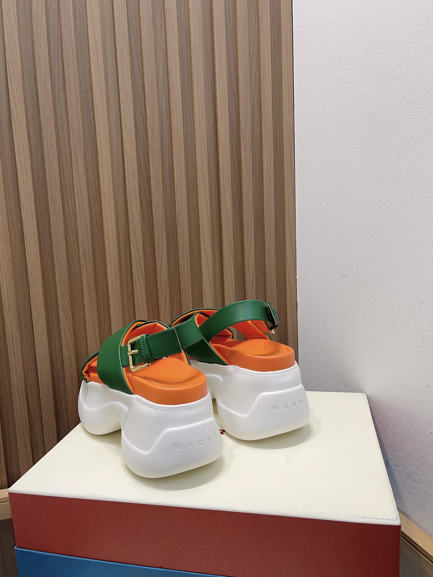 P7000 Manrimani Sandals: Stylish Cross-Band Design with Quality Materials - 图片 5