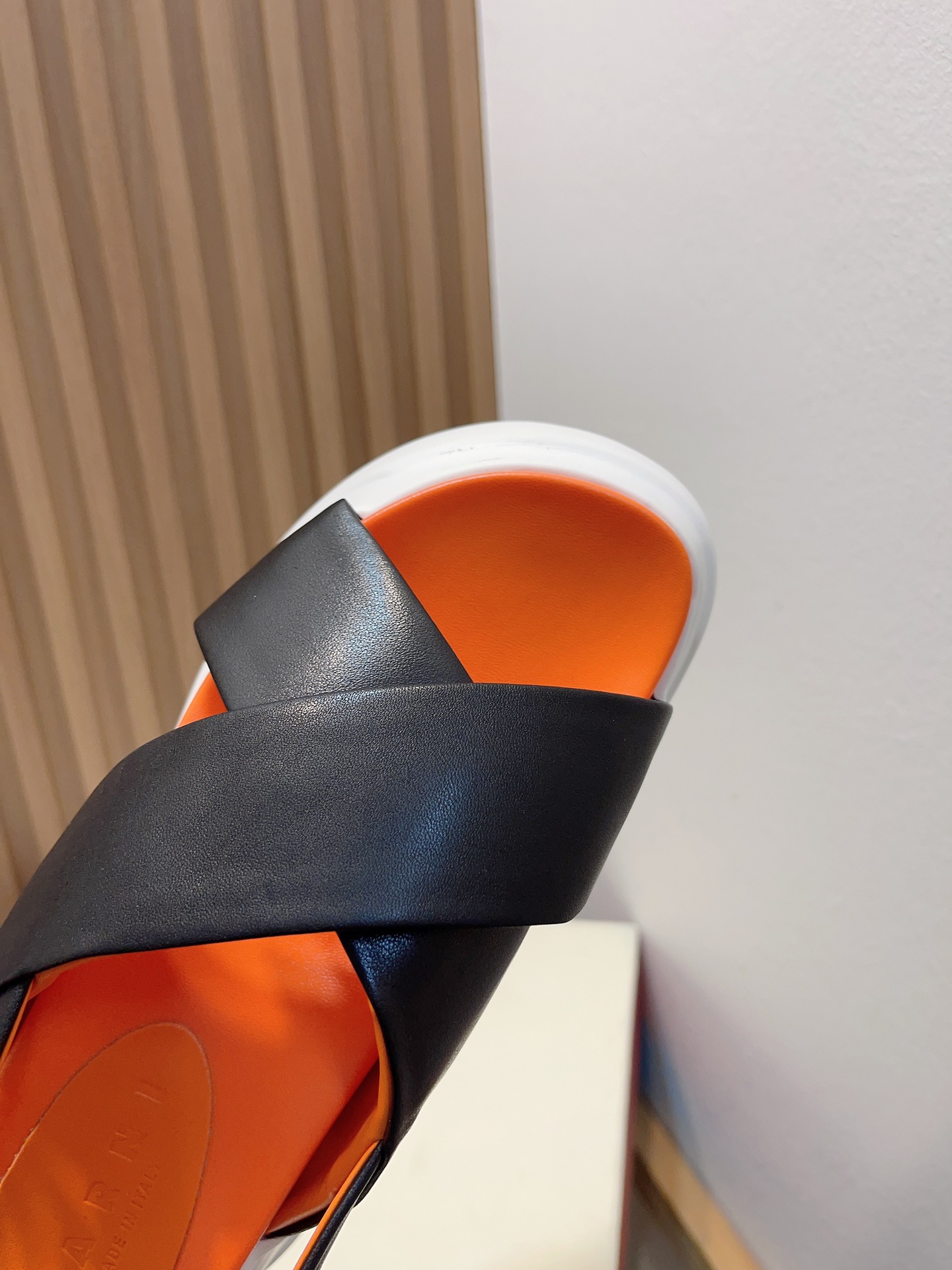 Manrimani 2023 Sandals: Stylish Cross-Band Design with Quality Materials - 图片 6