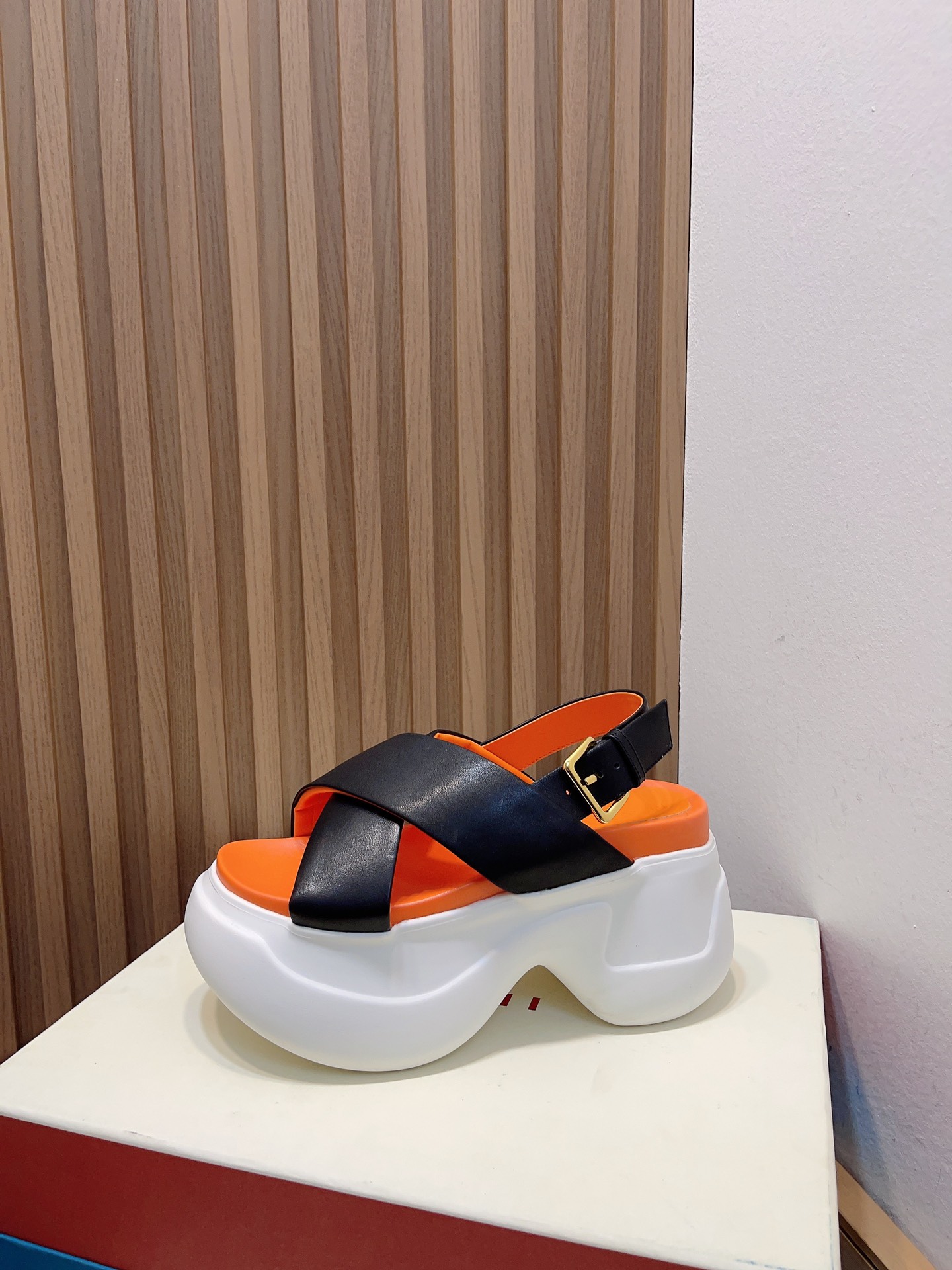 Manrimani 2023 Sandals: Stylish Cross-Band Design with Quality Materials - 图片 8