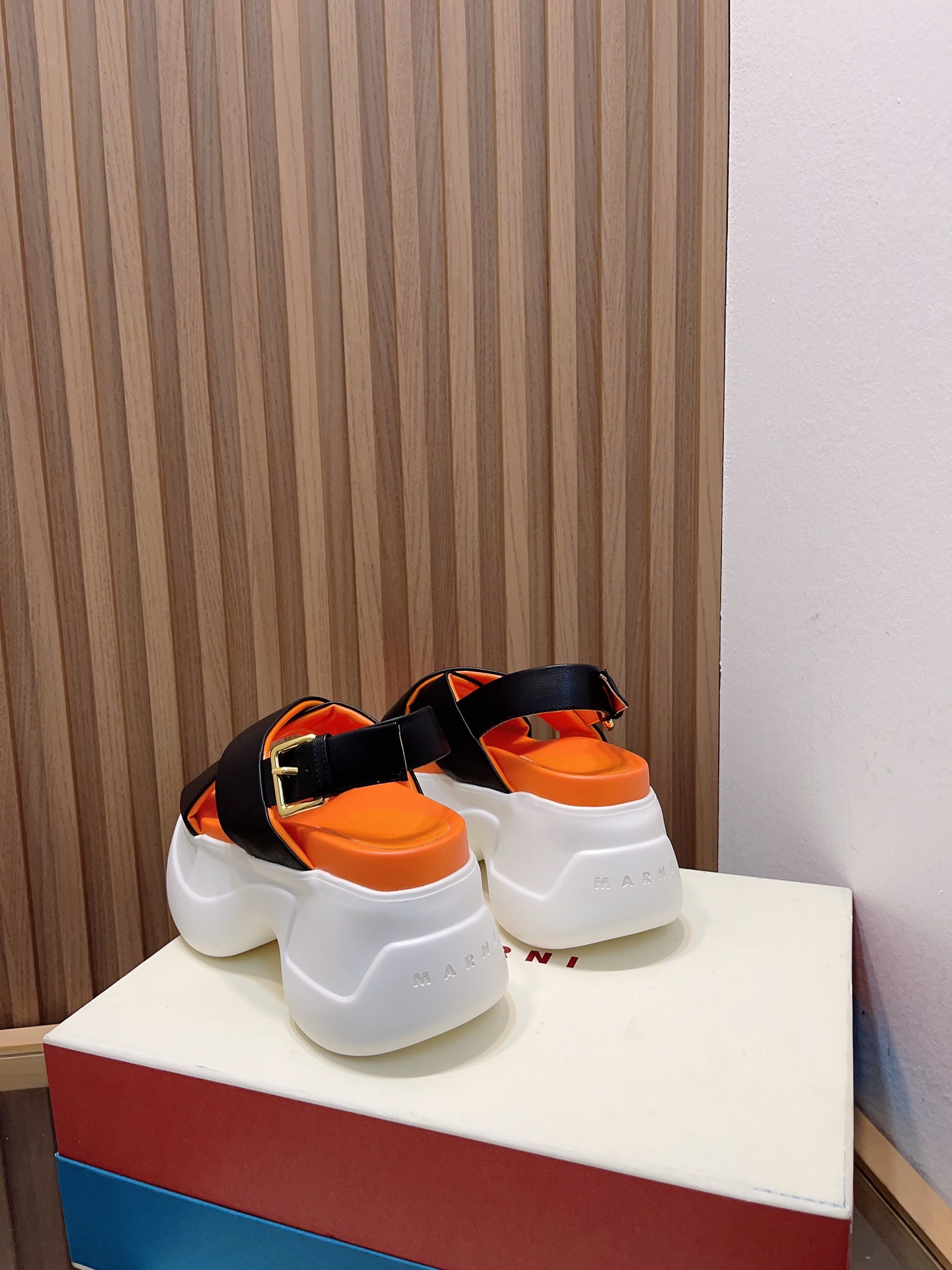 Manrimani 2023 Sandals: Stylish Cross-Band Design with Quality Materials - 图片 5