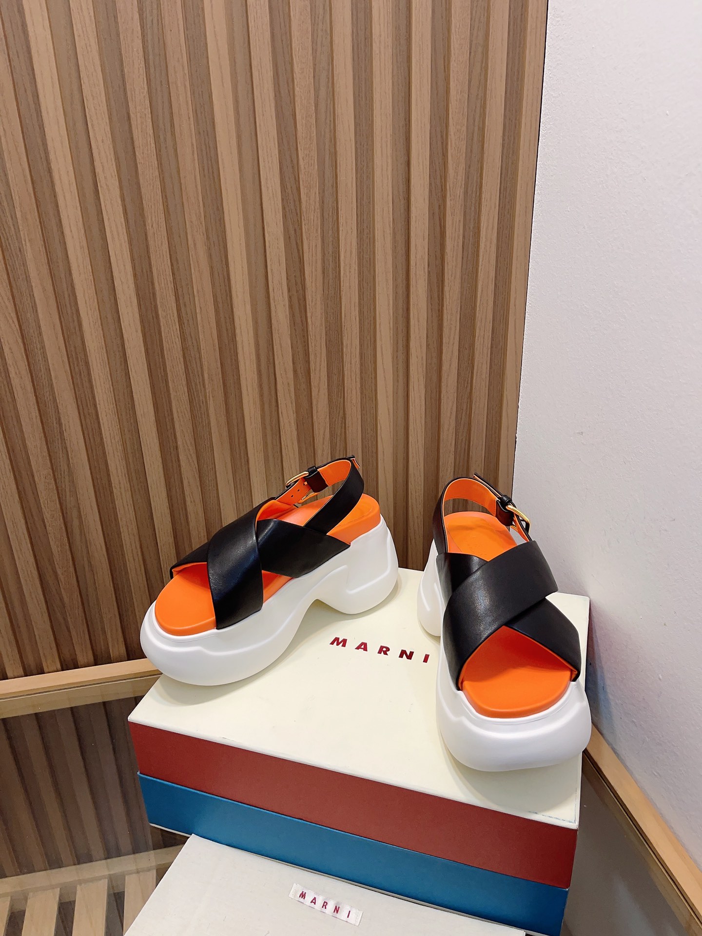 Manrimani 2023 Sandals: Stylish Cross-Band Design with Quality Materials - 图片 3