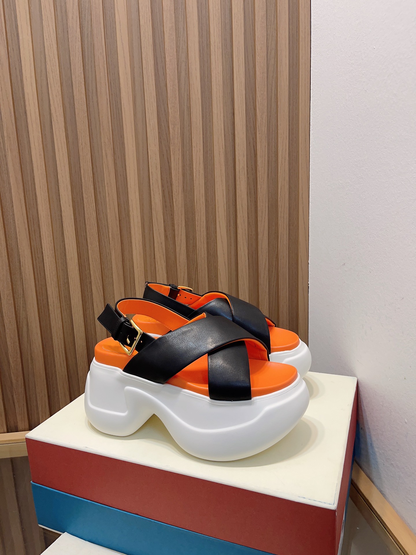 Manrimani 2023 Sandals: Stylish Cross-Band Design with Quality Materials - 图片 4