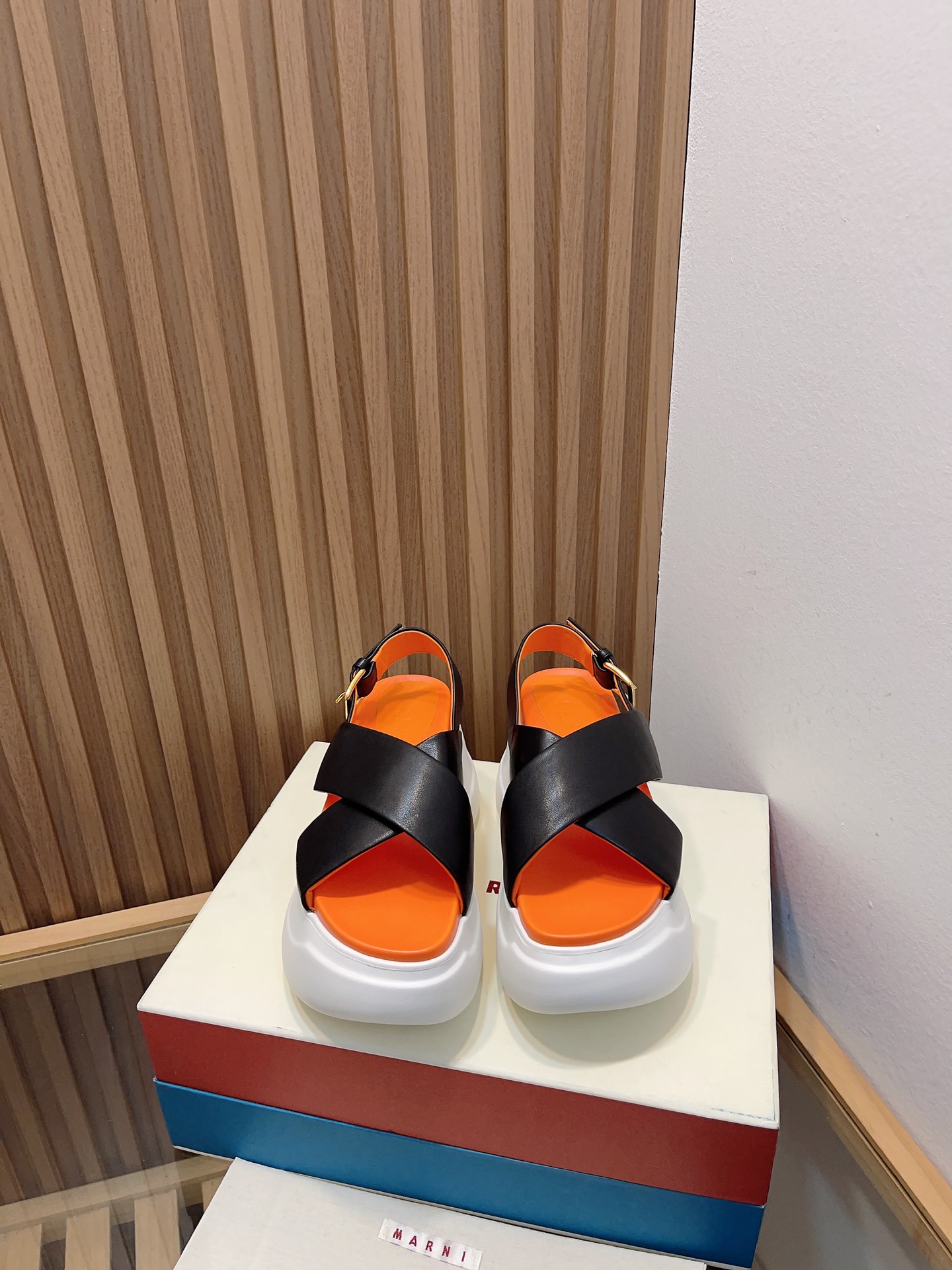 Manrimani 2023 Sandals: Stylish Cross-Band Design with Quality Materials - 图片 2