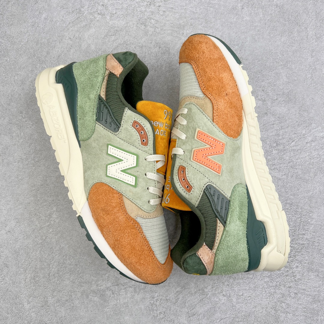 图片[3]-＃K版纯原 Ronnie Fieg x New Balance NB998 \\\”Broadacre City\\\” 复古低帮跑步鞋 U998KH1 白黄绿 KITH与Frank Lloyd Wright Foundation （弗兰克-劳埃德-赖特基金会）合作，打造了全新New Balance 998 – Broadacre City, 其灵感来自于著名建筑师Wright 对未来城市概念的建筑草图和模型。弗兰克_劳埃德-赖特基金会以这位有远见的建筑师名字命名，旨在通过与自然、艺术和彼此之间的联系，激发人们对建筑的发现和欣赏。Frank于上世纪30年代提出“广亩城”的概念，在他看来“广亩城”已经不是城市，而是一种新的生活方式，每家每户都有几亩地用来自给自足，然后通过汽车等交通工具来完成日常运转，这种新的城市概念会着力于解决社会资源的不平等，构筑出一个社会资源平衡的理想乌托邦。受此前瞻性的概念启发，Ronnie Fieg 以鲜明的撞色对应城市模型，打造全新New Balance 998鞋型，糅合多元艺术设计理念，将广亩城重现经典之作之上。鞋身以质感麂皮拼接加持，采用了经典的网状鞋面，为鞋款增加了不同的质感，麂皮部分采用撞色设计，米白、暖杏和橄榄绿等复古色调叠加呈现，这些颜色都来自于Frank的末来城市概念“广亩城”的建筑草图和模型，以此致敬传奇大师。 尺码：36 37 37.5 38 38.5 39.5 40 40.5 41.5 42 42.5 43 44 44.5 45-选品中心
