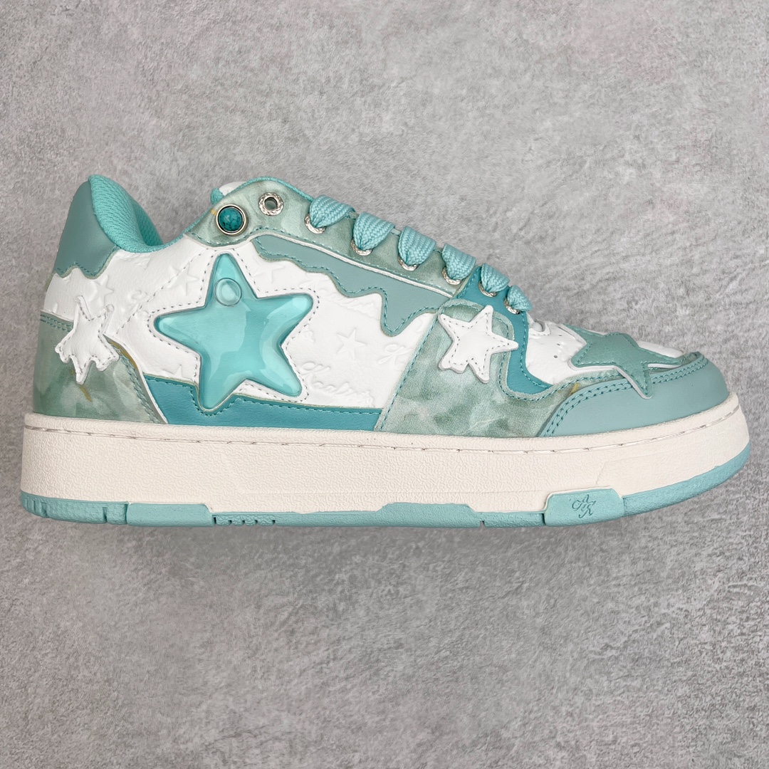 ＃福利特价 KAALIXTO Retro Vintage 星星潮流休闲防滑耐磨低帮板鞋 此款鞋使用牛仔作为主要的鞋面材质 结实耐磨 鞋舌设计特有印花皮牌作为搭配充分凸显牛仔的特性 整体鞋款采用牛仔面料随意角度拼接的呈现方法 打破消费者原有对鞋子的刻板印象 让人耳目一新 织麦标在彰品品牌属性的同时更具牛仔的代表性元素 并采用加厚内里 穿着舒适透气 鞋底做旧氧化 尺码：36 37 38 39 40 41 42 43 44 45-选品中心