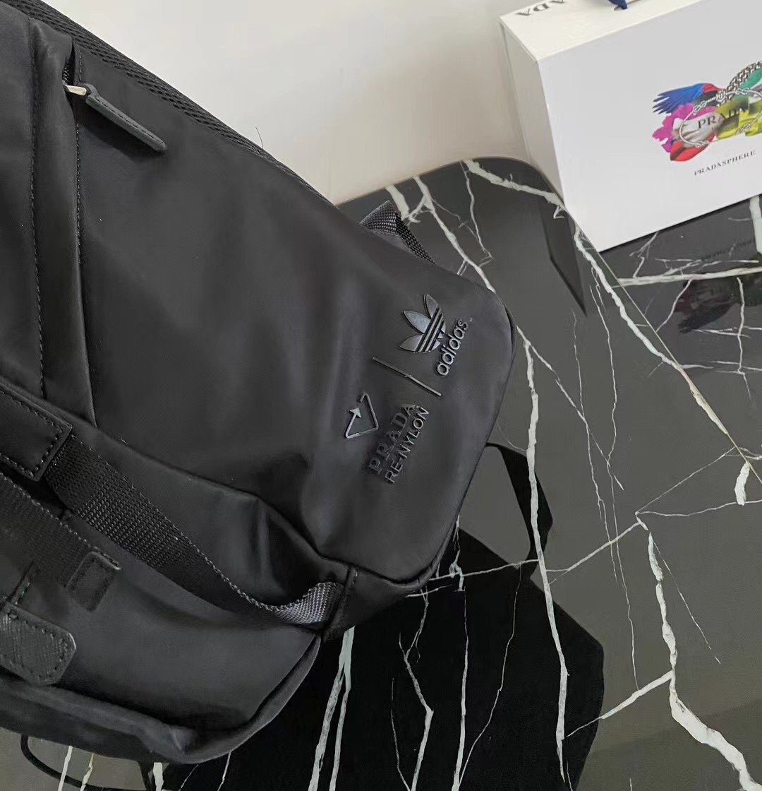 ad Pd コラボデザイン リュックサック Re-Nylon Saffiano