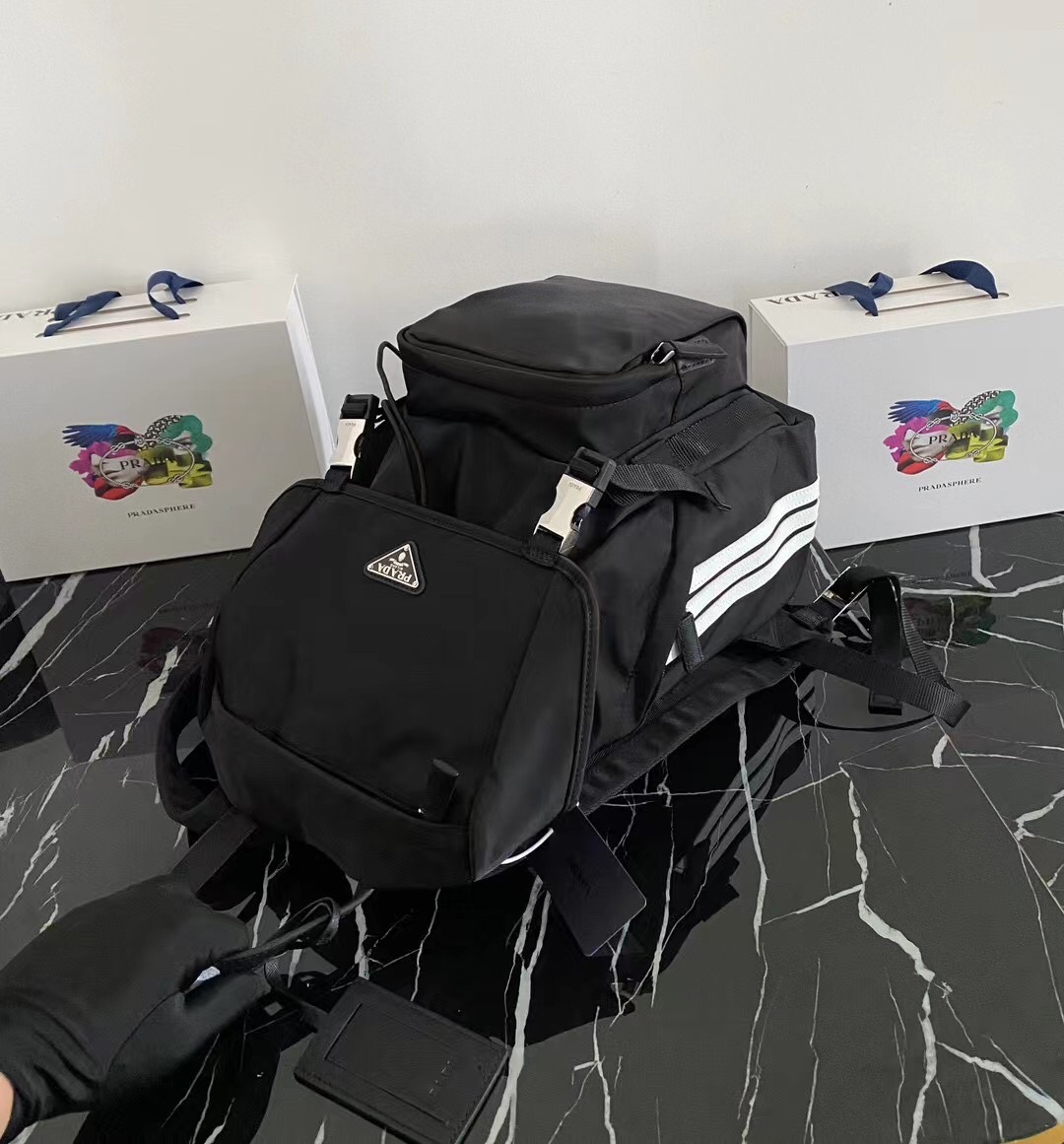 ad Pd コラボデザイン リュックサック Re-Nylon Saffiano