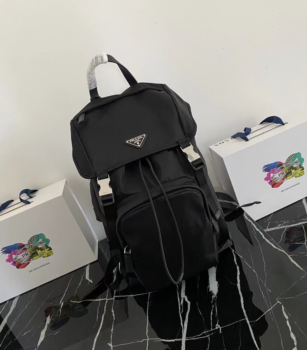 ad Pd コラボデザイン リュックサック Re-Nylon Saffiano