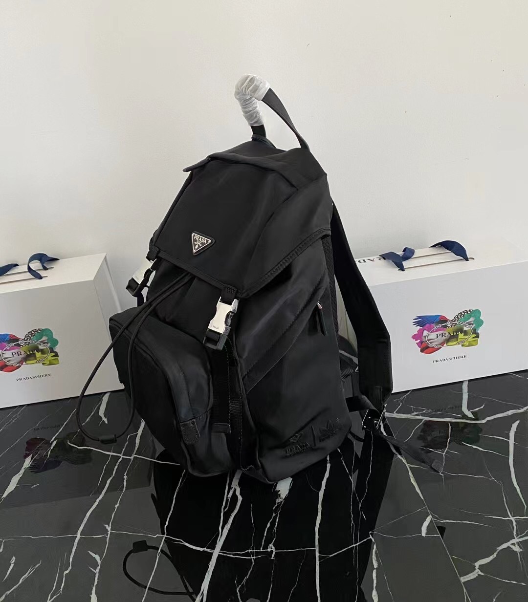 ad Pd コラボデザイン リュックサック Re-Nylon Saffiano