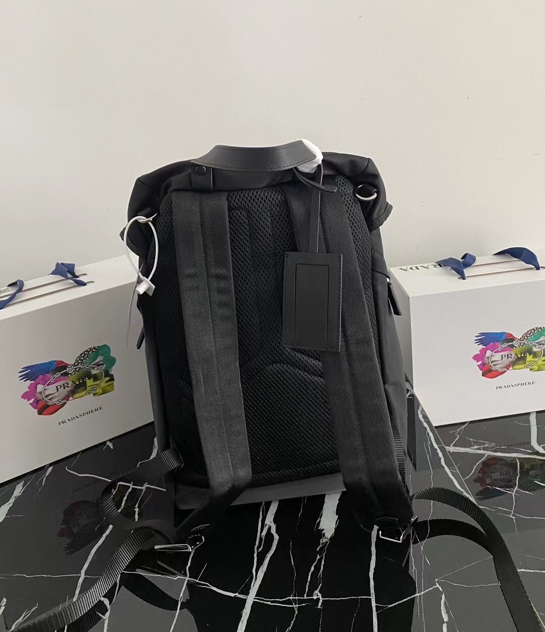 プラダ メンズ バックパック クラシックデザイン ナイロン製