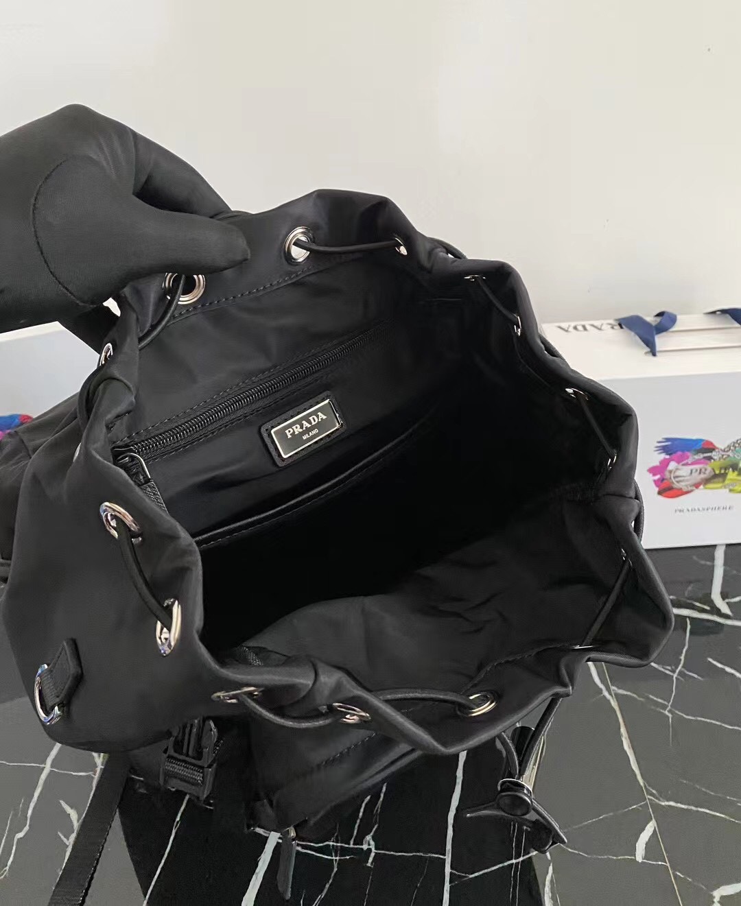 プラダ メンズ バックパック クラシックデザイン ナイロン製