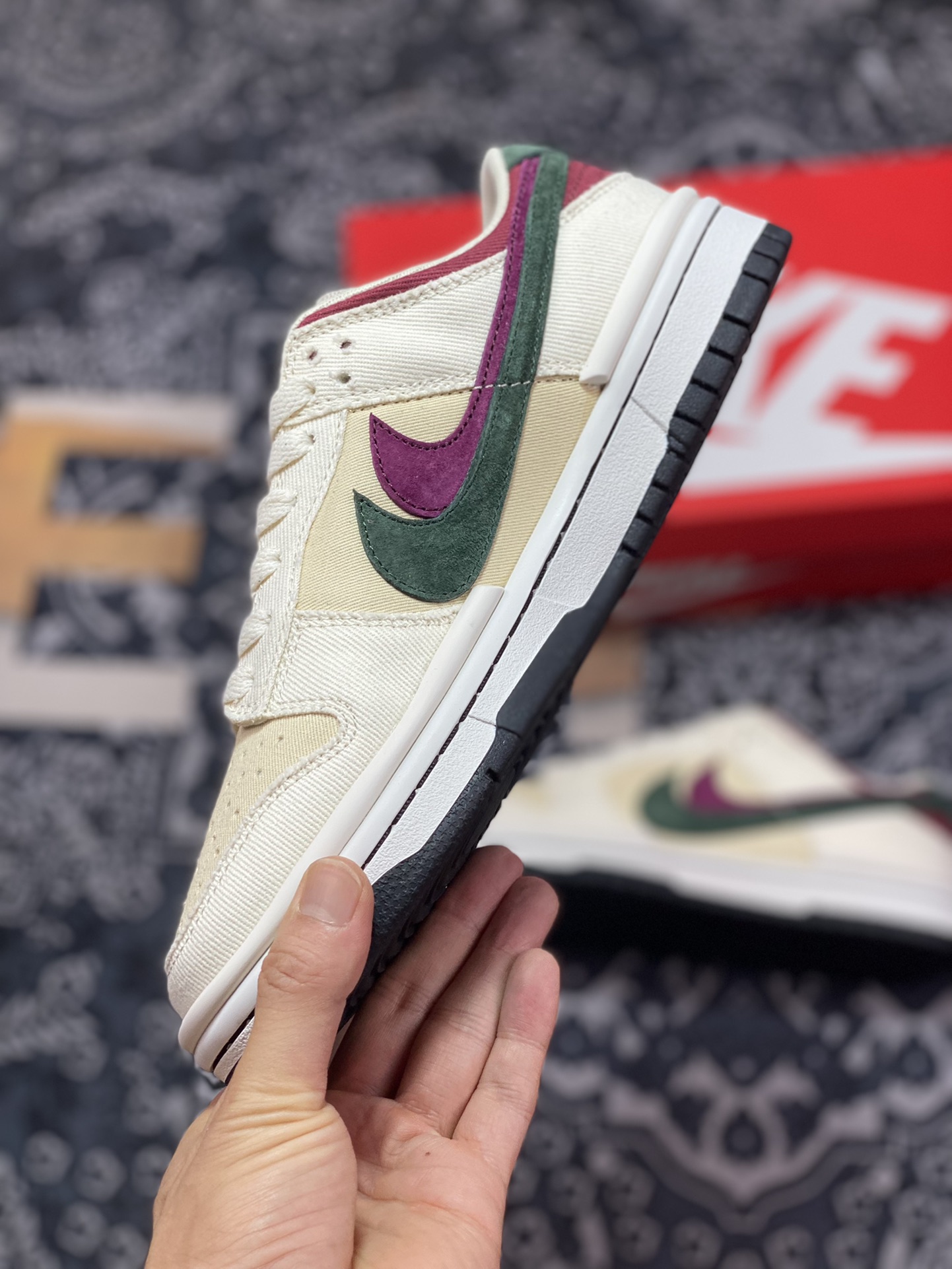 300 Nike SB Dunk Low Twist”Denim/Milk/Green”扣篮加强版系列低帮板鞋“磨破牛仔布米黄酒红绿双钩”DZ2794-366