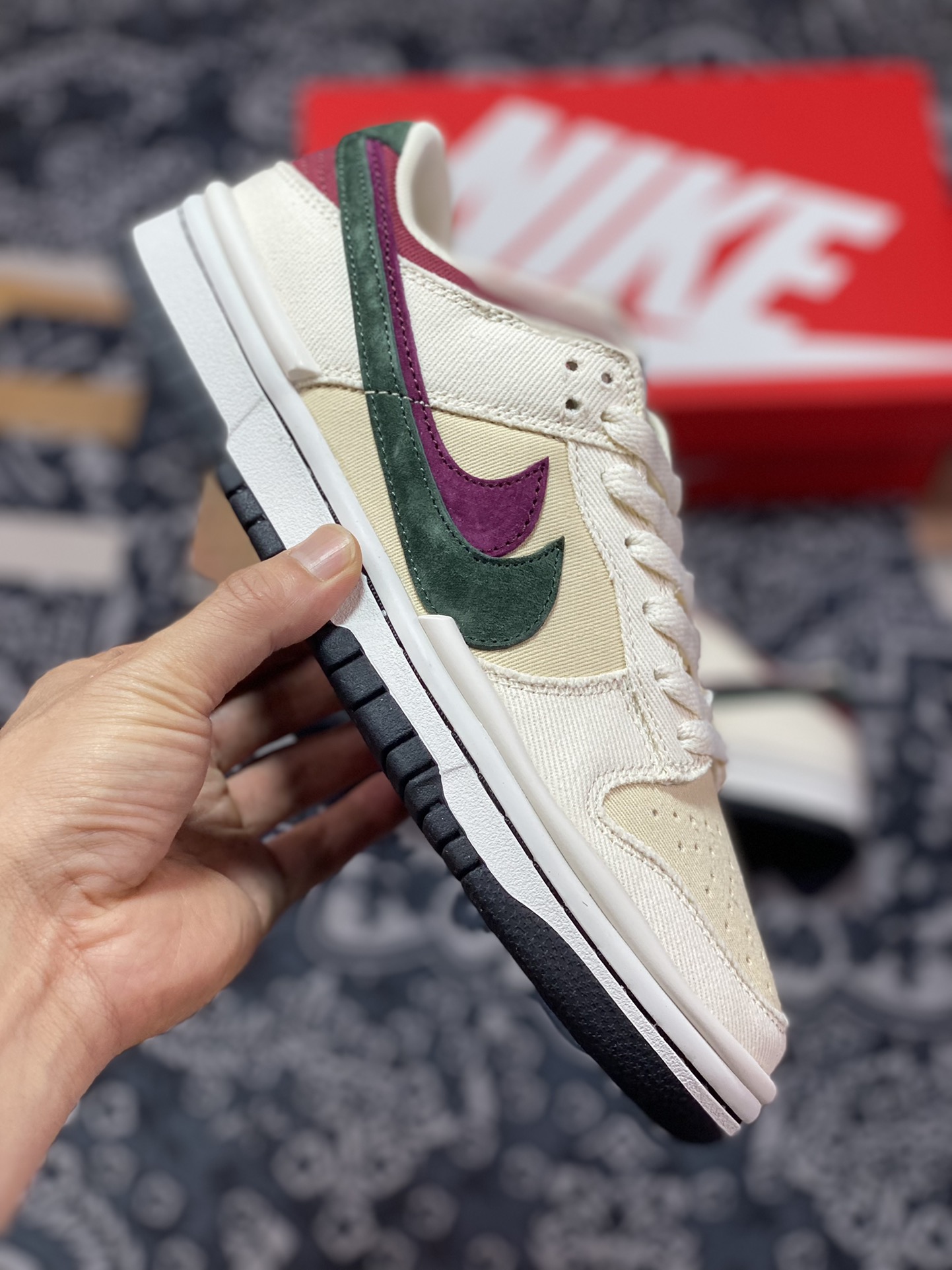 300 Nike SB Dunk Low Twist”Denim/Milk/Green”扣篮加强版系列低帮板鞋“磨破牛仔布米黄酒红绿双钩”DZ2794-366