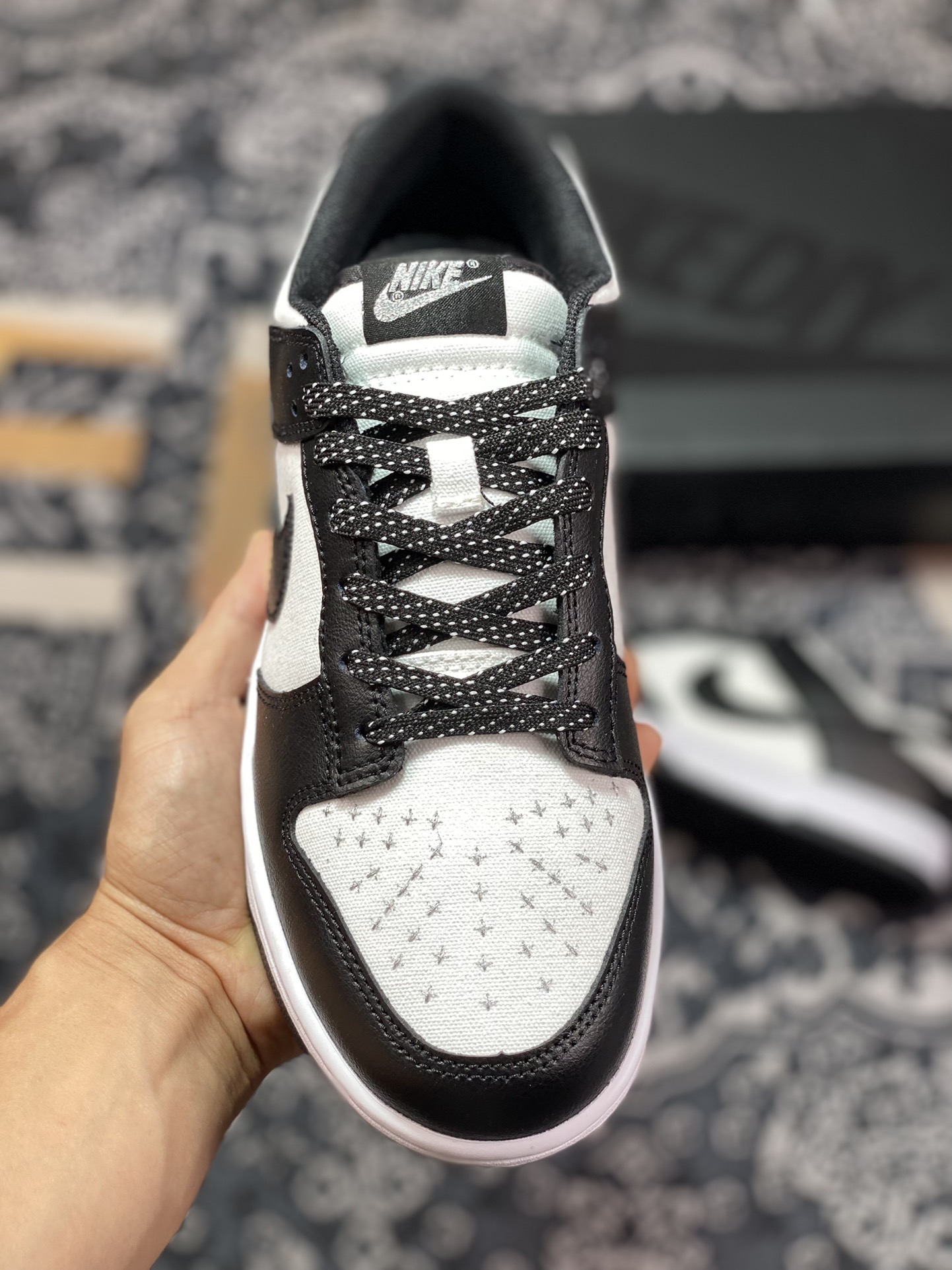 260  SB Dunk Low Retro SP扣篮系列低帮休闲运动滑板板鞋“黑白熊猫银色刺子绣”FC1688-105