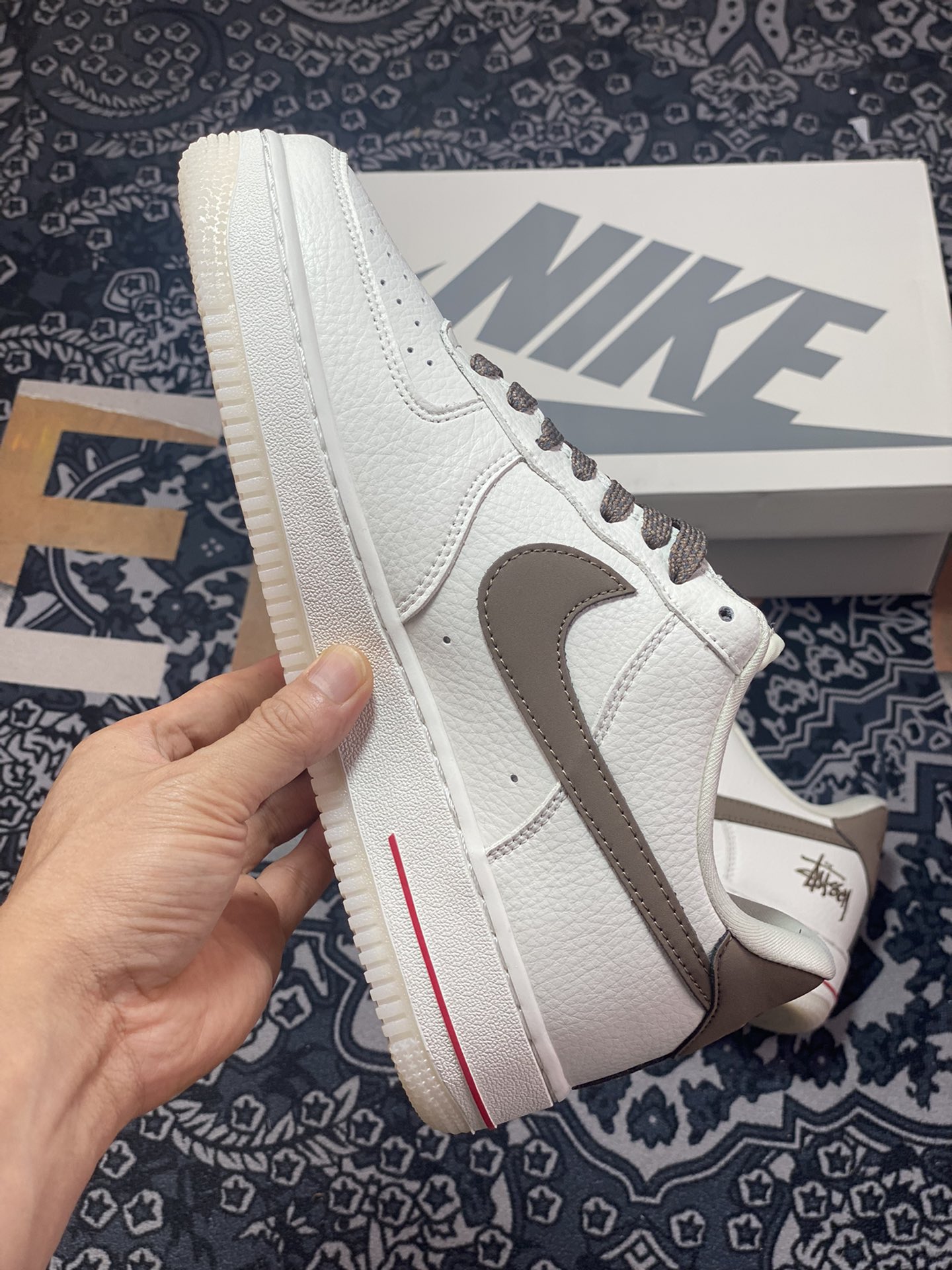 240 原Stussy x Nike Air Force 1′07 Low”Cream/Tarmac”空军一号经典低帮板鞋“奶白浅褐斯图西刺绣小钩”AE1686-996