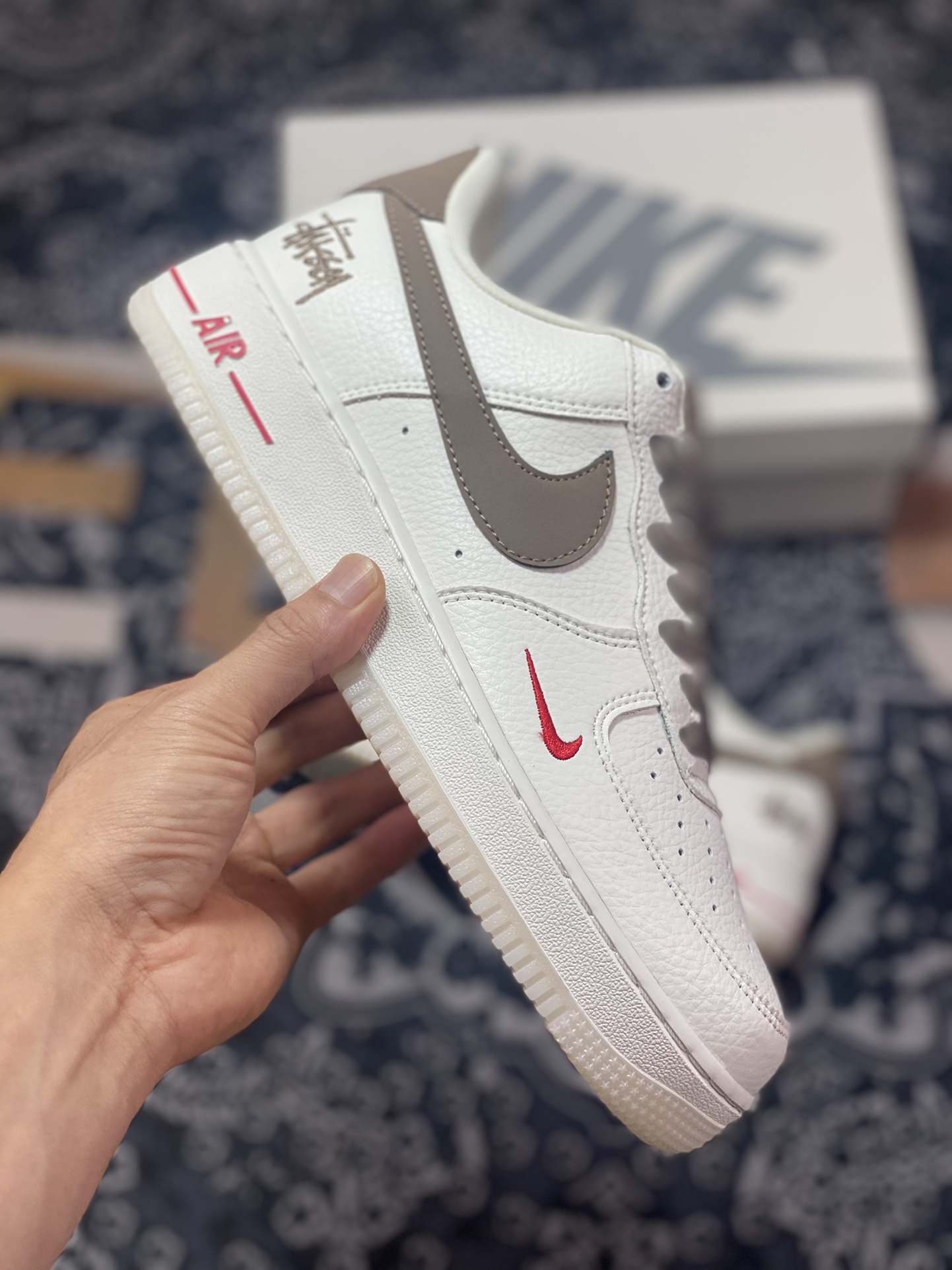 240 原Stussy x Nike Air Force 1′07 Low”Cream/Tarmac”空军一号经典低帮板鞋“奶白浅褐斯图西刺绣小钩”AE1686-996