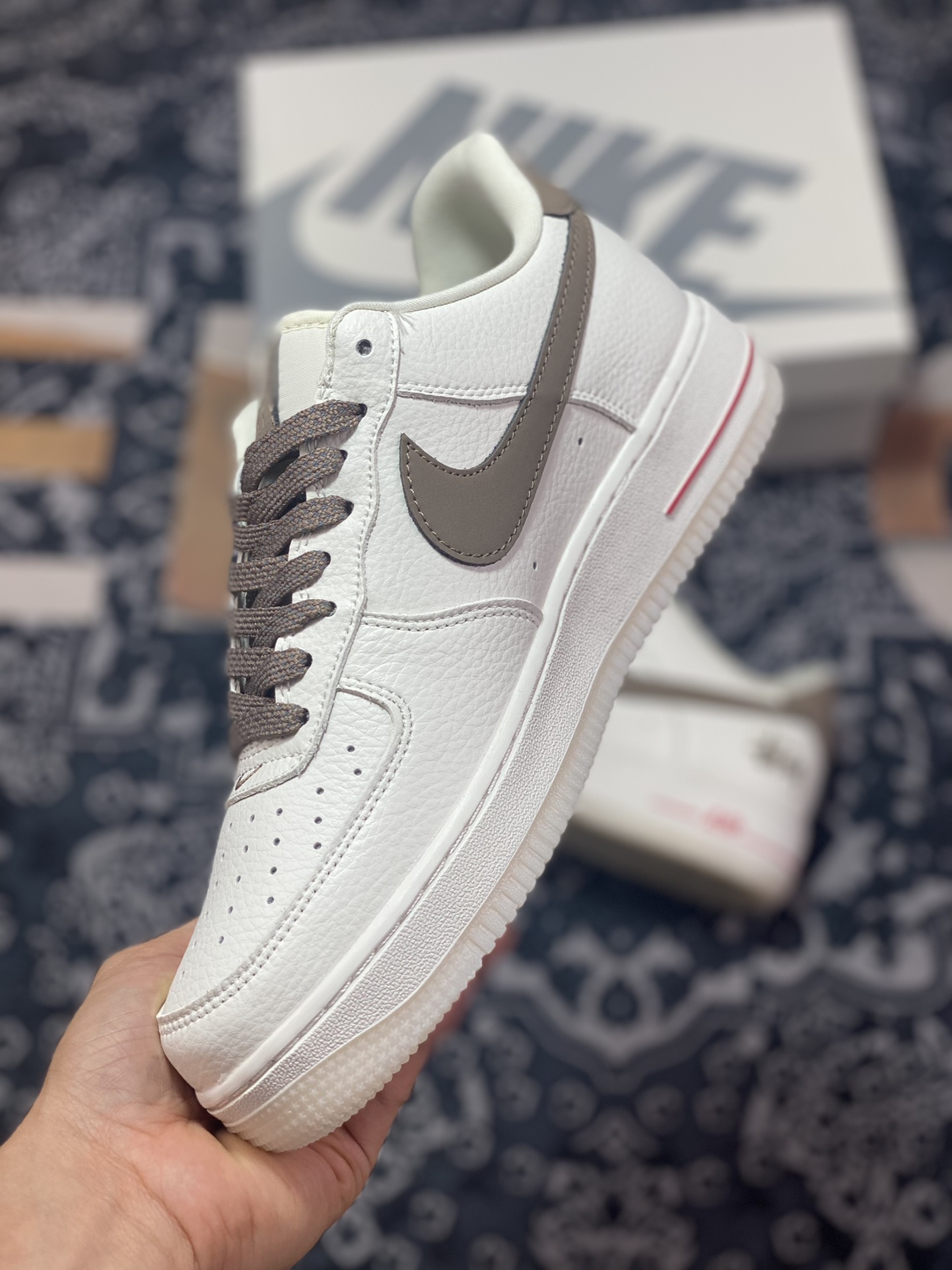240 原Stussy x Nike Air Force 1′07 Low”Cream/Tarmac”空军一号经典低帮板鞋“奶白浅褐斯图西刺绣小钩”AE1686-996