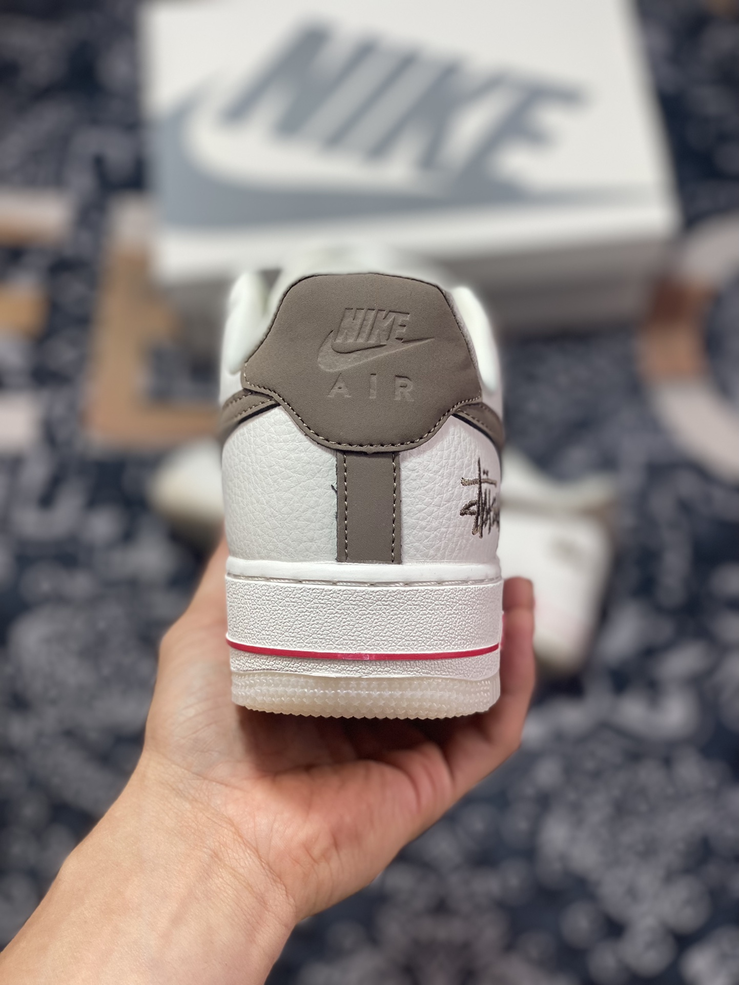 240 原Stussy x Nike Air Force 1′07 Low”Cream/Tarmac”空军一号经典低帮板鞋“奶白浅褐斯图西刺绣小钩”AE1686-996