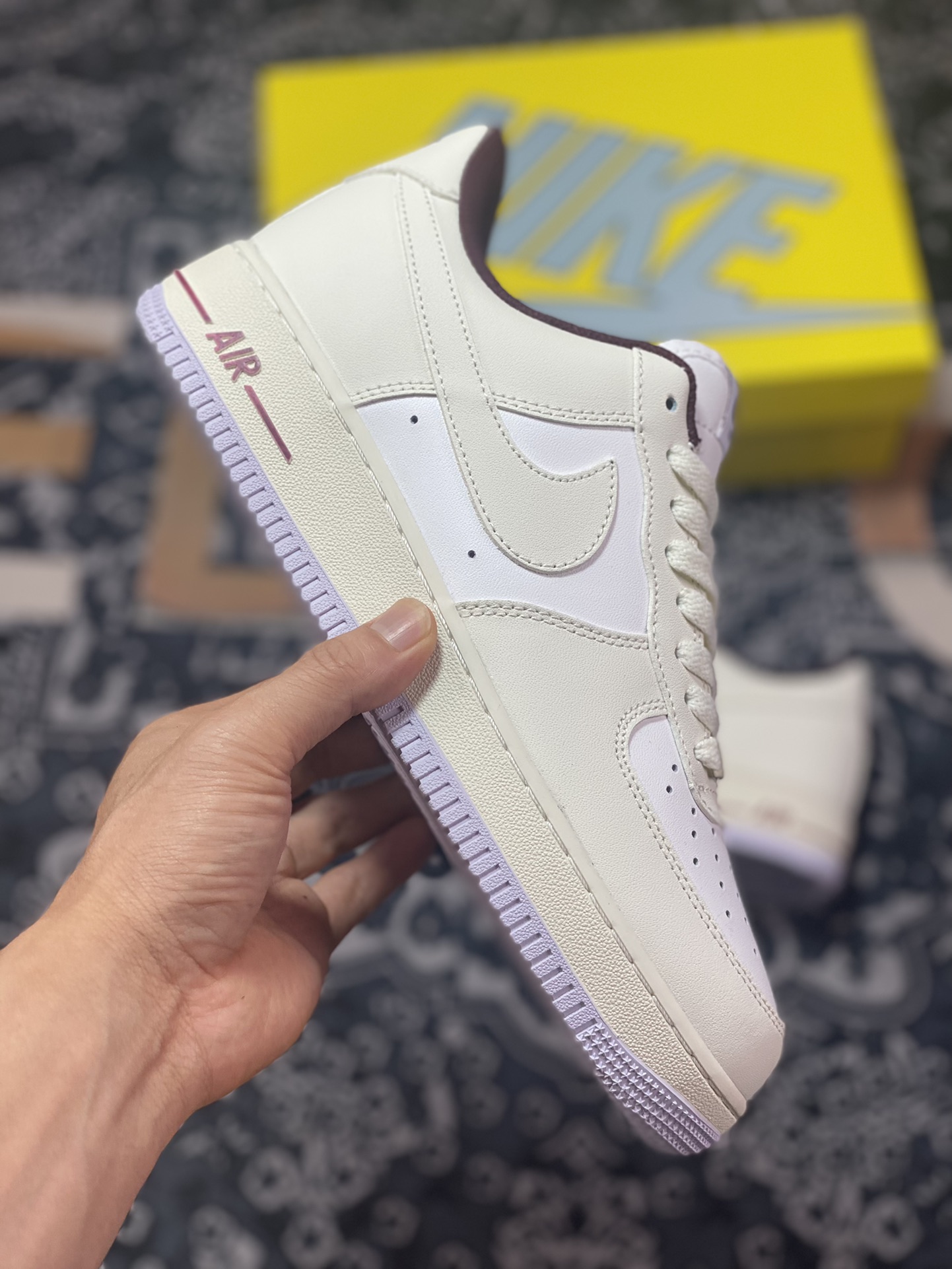 Nike By You Air Force 1'07 Low Retro SP Air Force 1 low-top sneakers ”stitched beige white wine red” XC2351-011