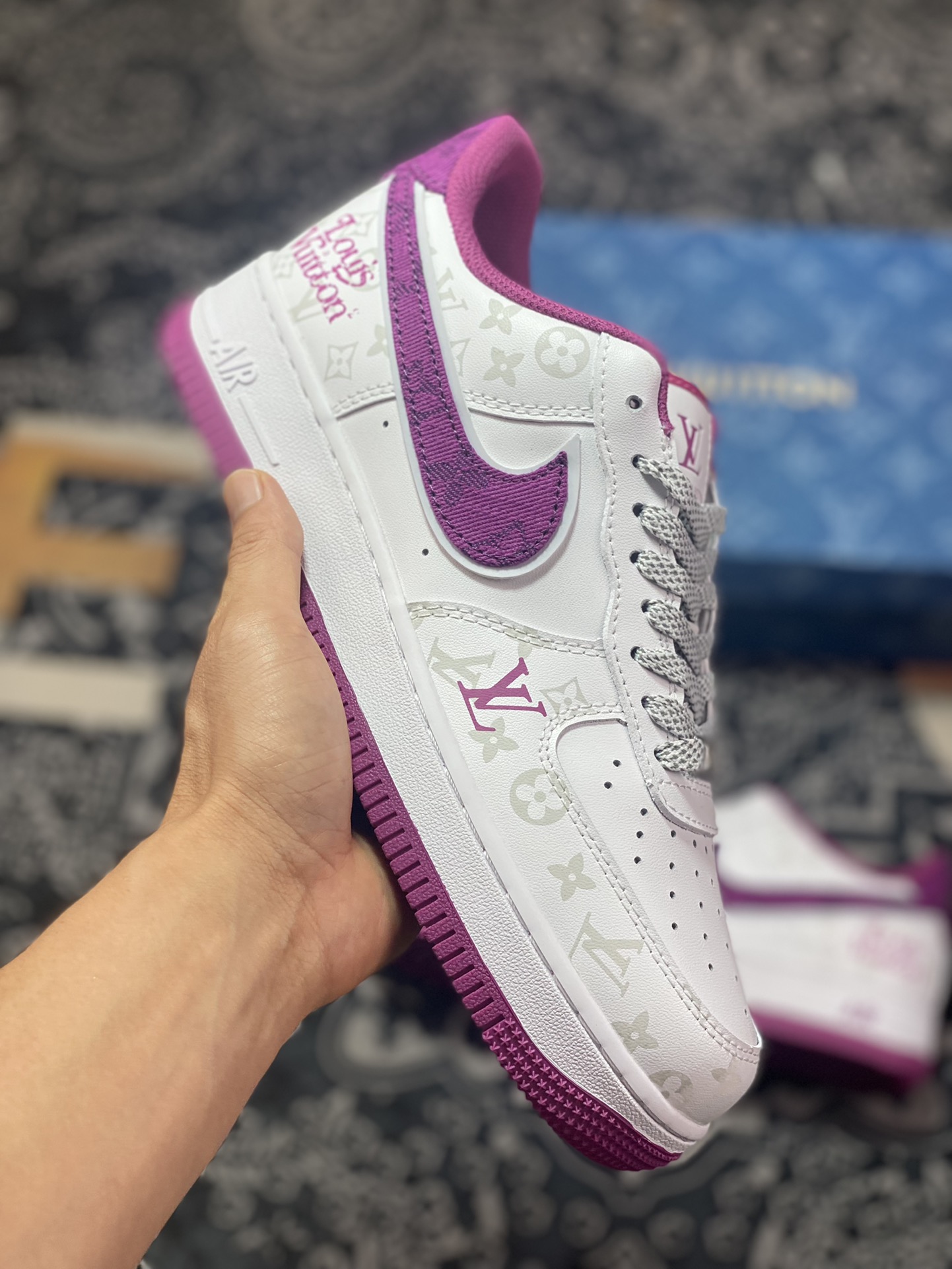 260 Louis Vuitton x Nike Air Force 1 07 LV8”White/Purple Denim/LV Monogram”空军一号板鞋“皮革白紫牛仔LV老花”CV0670-500