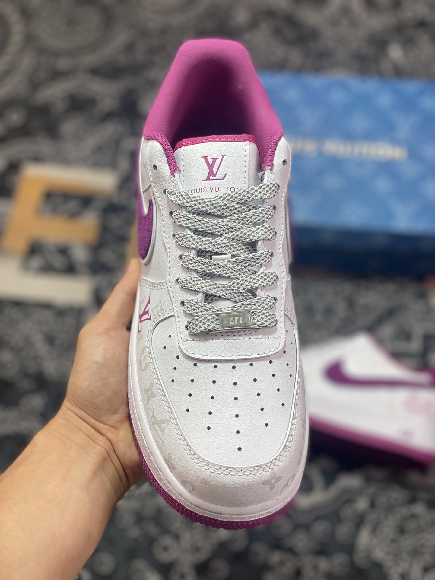 260 Louis Vuitton x Nike Air Force 1 07 LV8”White/Purple Denim/LV Monogram”空军一号板鞋“皮革白紫牛仔LV老花”CV0670-500