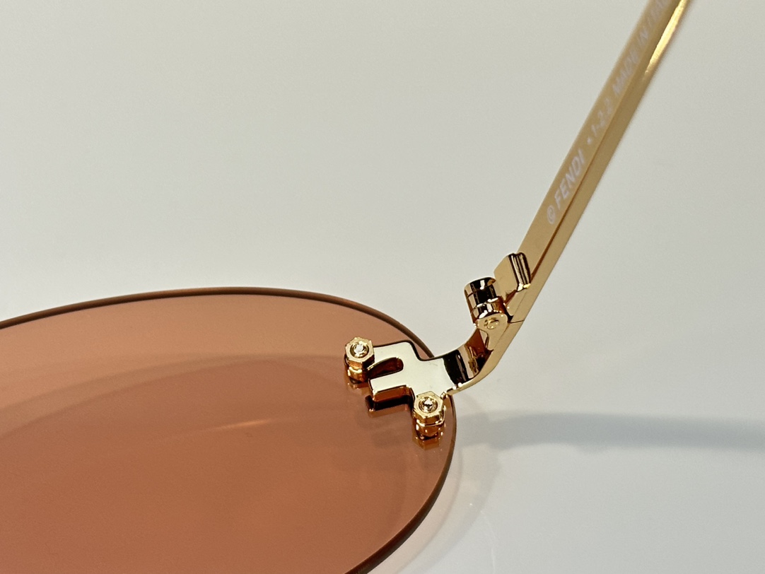 Fendi Sunglasses FE4075US
