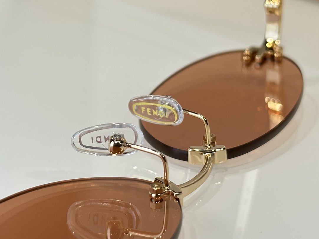 Fendi Sunglasses FE4075US