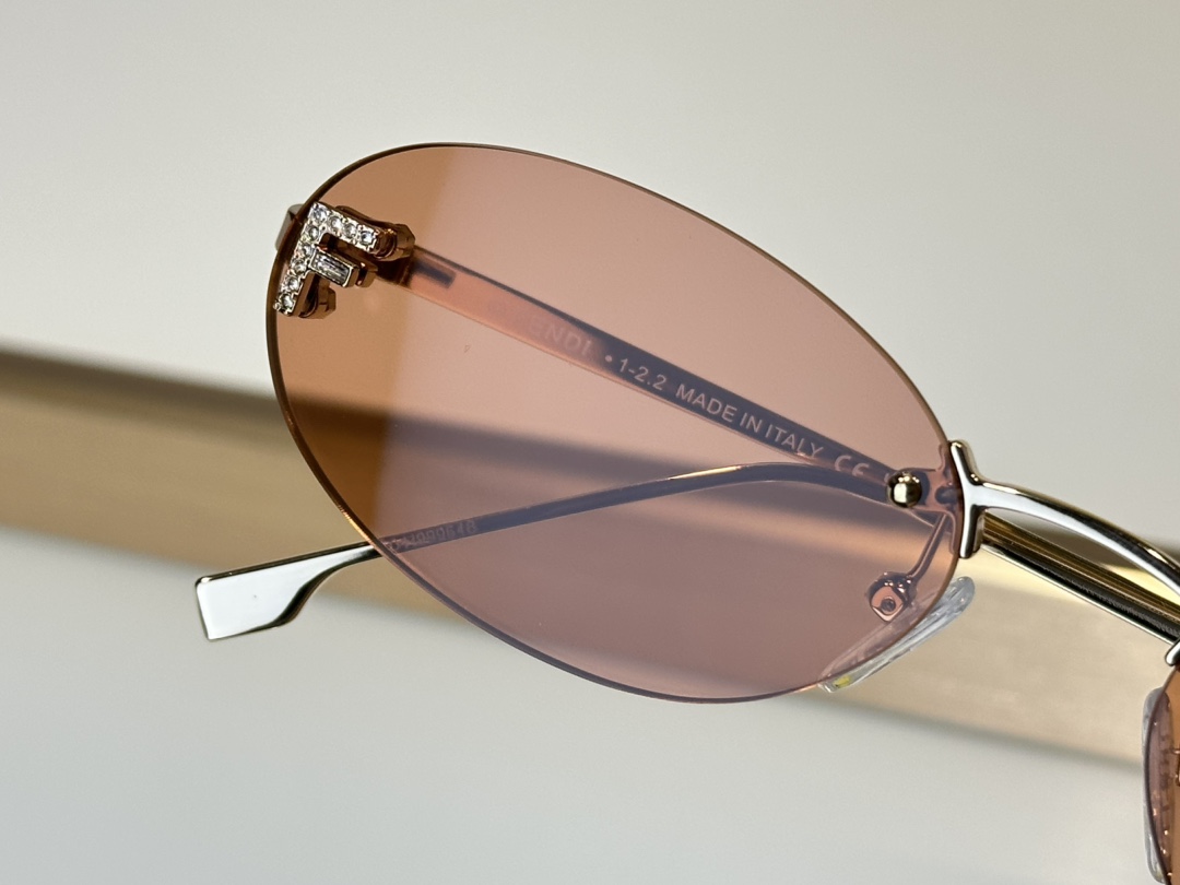 Fendi Sunglasses FE4075US