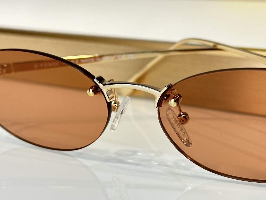 Fendi Sunglasses FE4075US