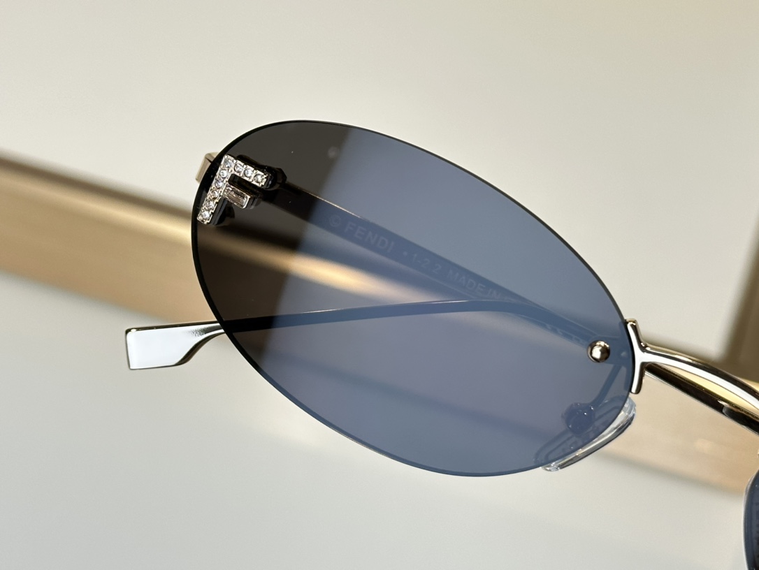 Fendi Sunglasses FE4075US