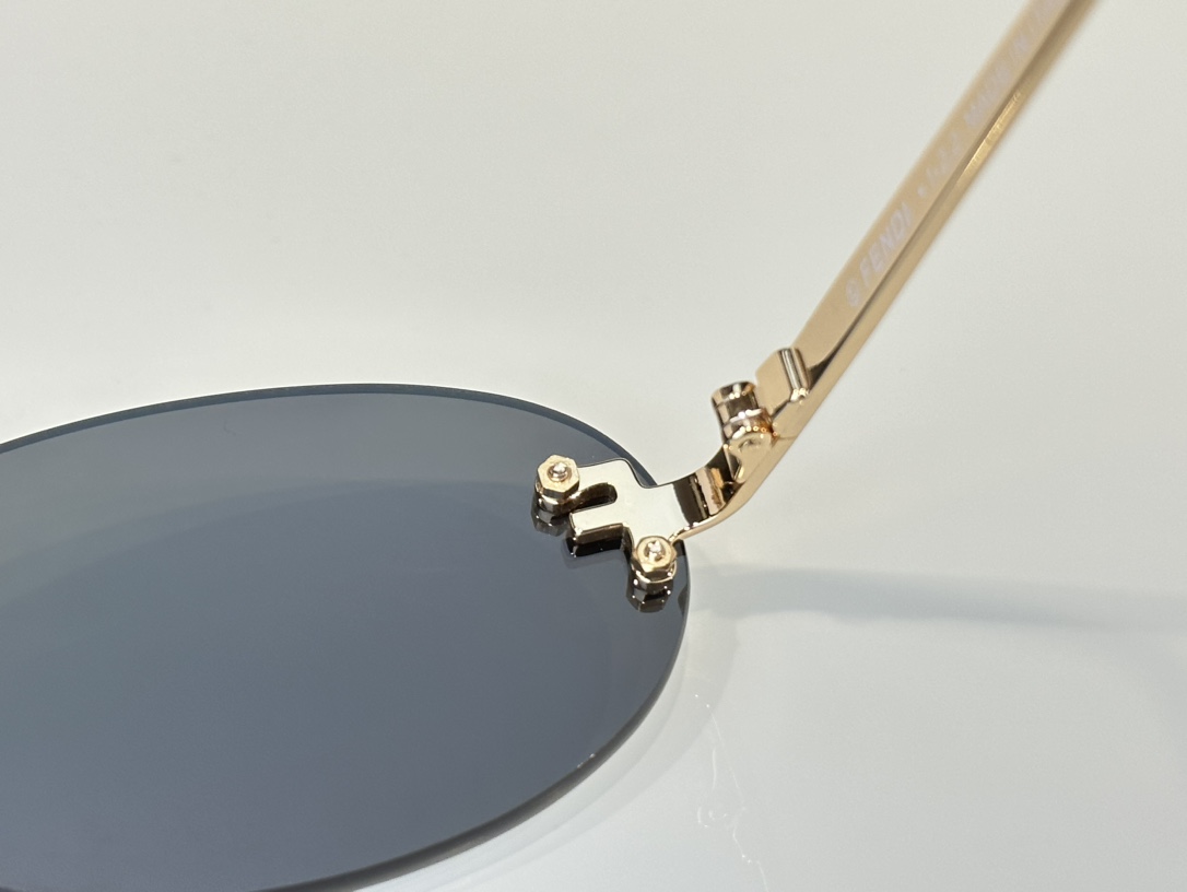 Fendi Sunglasses FE4075US