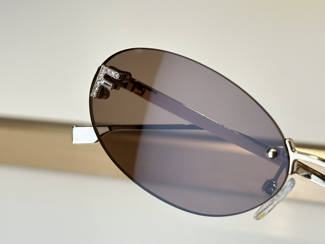 Fendi Sunglasses FE4075US