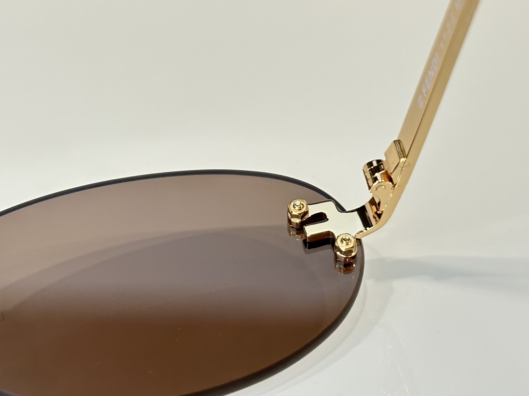 Fendi Sunglasses FE4075US