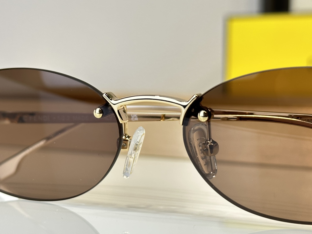 Fendi Sunglasses FE4075US