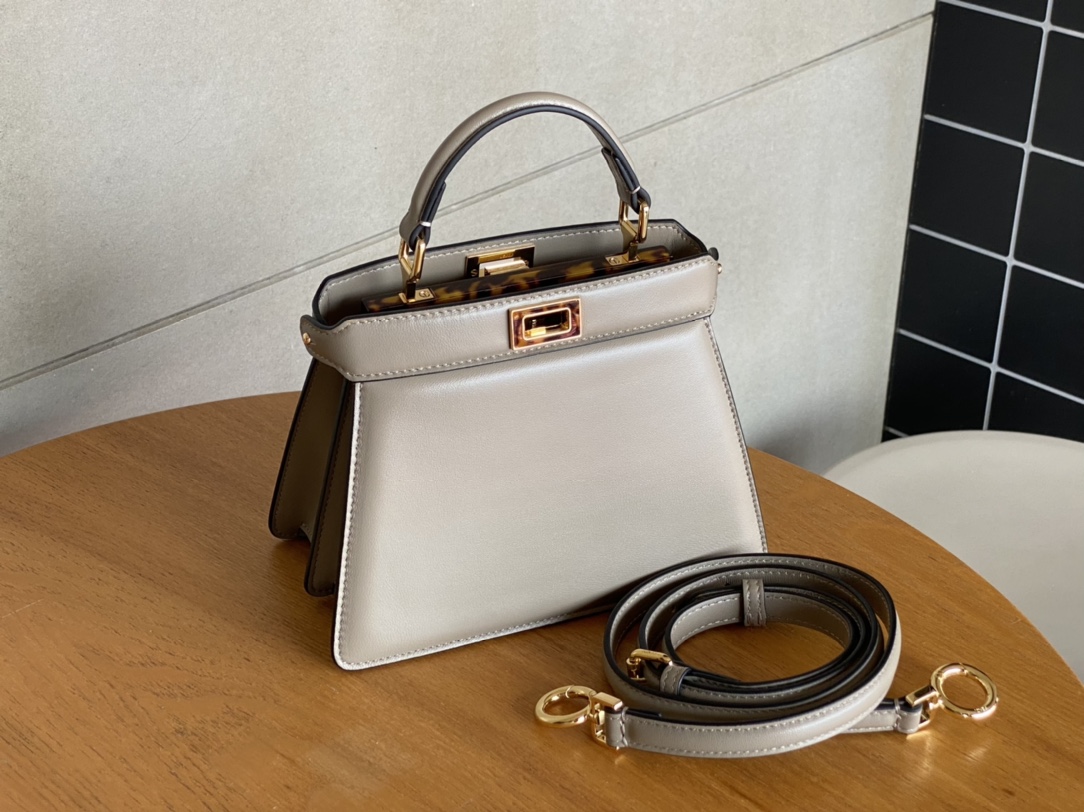 Fendi Luxury Bag OEF8RQ