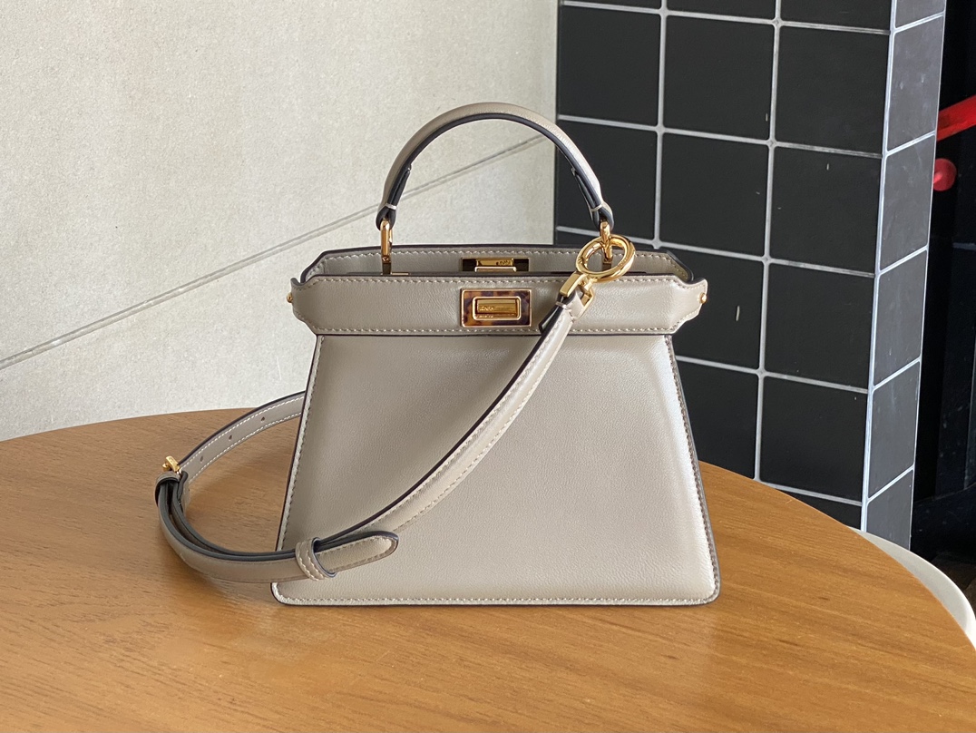 Fendi 900 Youll understand by looking at the actual pictures