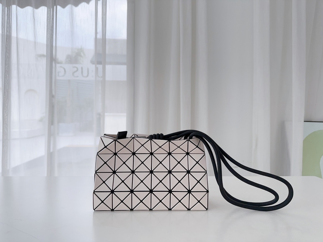 Issey Miyake Loop Series Tofu Bag - Adjustable Crossbody and Shoulder Bag 5 i1686557188 5061 3