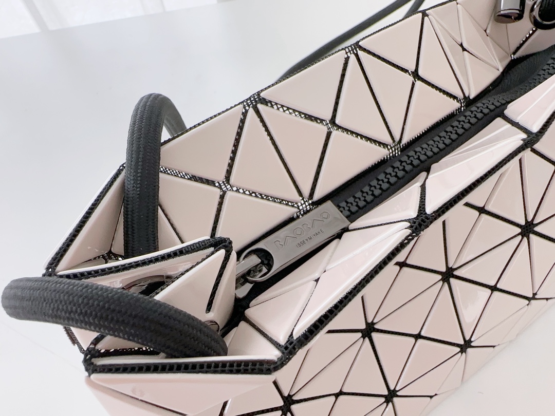 Issey Miyake Loop Series Tofu Bag - Adjustable Crossbody and Shoulder Bag 9 i1686557188 6612 7