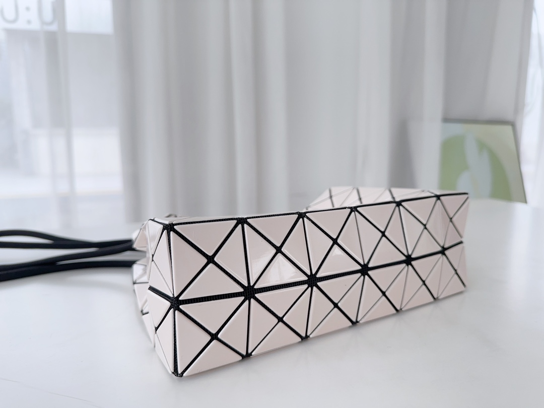 Issey Miyake Loop Series Tofu Bag - Adjustable Crossbody and Shoulder Bag 7 i1686557188 8029 5