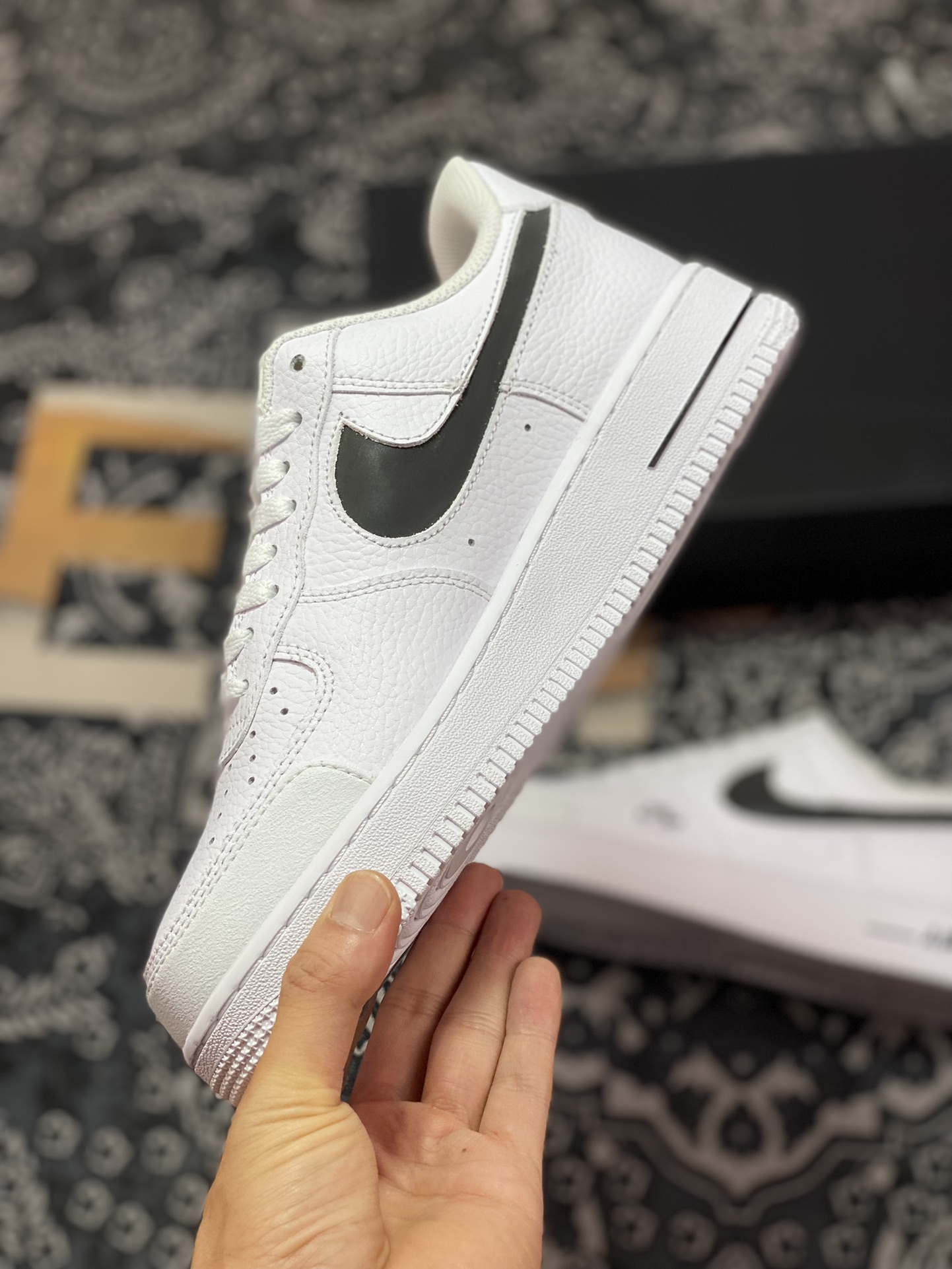 220 Nike Air Force 1 ′07 Low Premium”Cut Out/White/black”空军一号板鞋“皮革皮革白3M黑镂空钩子”CV3039-105