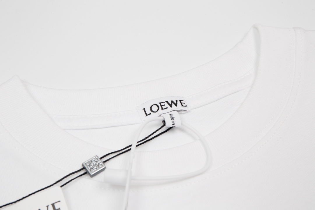 LOEWE 罗意威 23ss口袋立体绣短袖 质棉质平纹针织圆领 T 恤