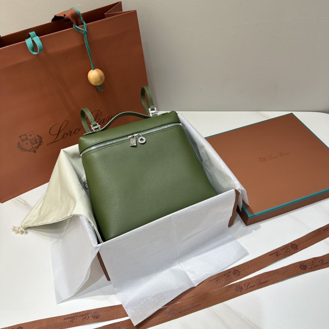 Loro Piana 𝐋𝐨𝐫𝐨 𝐩𝐢𝐚𝐧𝐚 L23.5系列双肩包