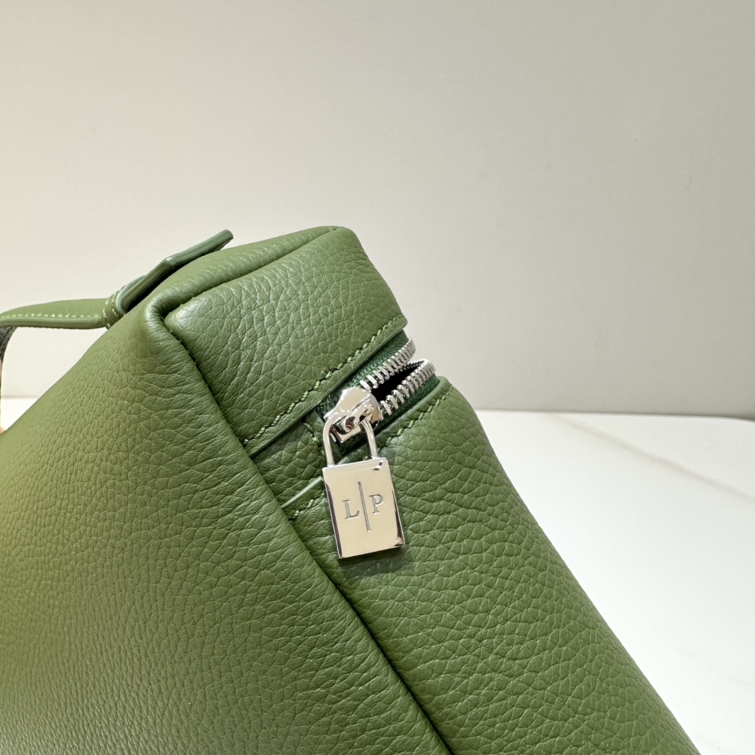 Loro Piana 𝐋𝐨𝐫𝐨 𝐩𝐢𝐚𝐧𝐚 L23.5系列双肩包