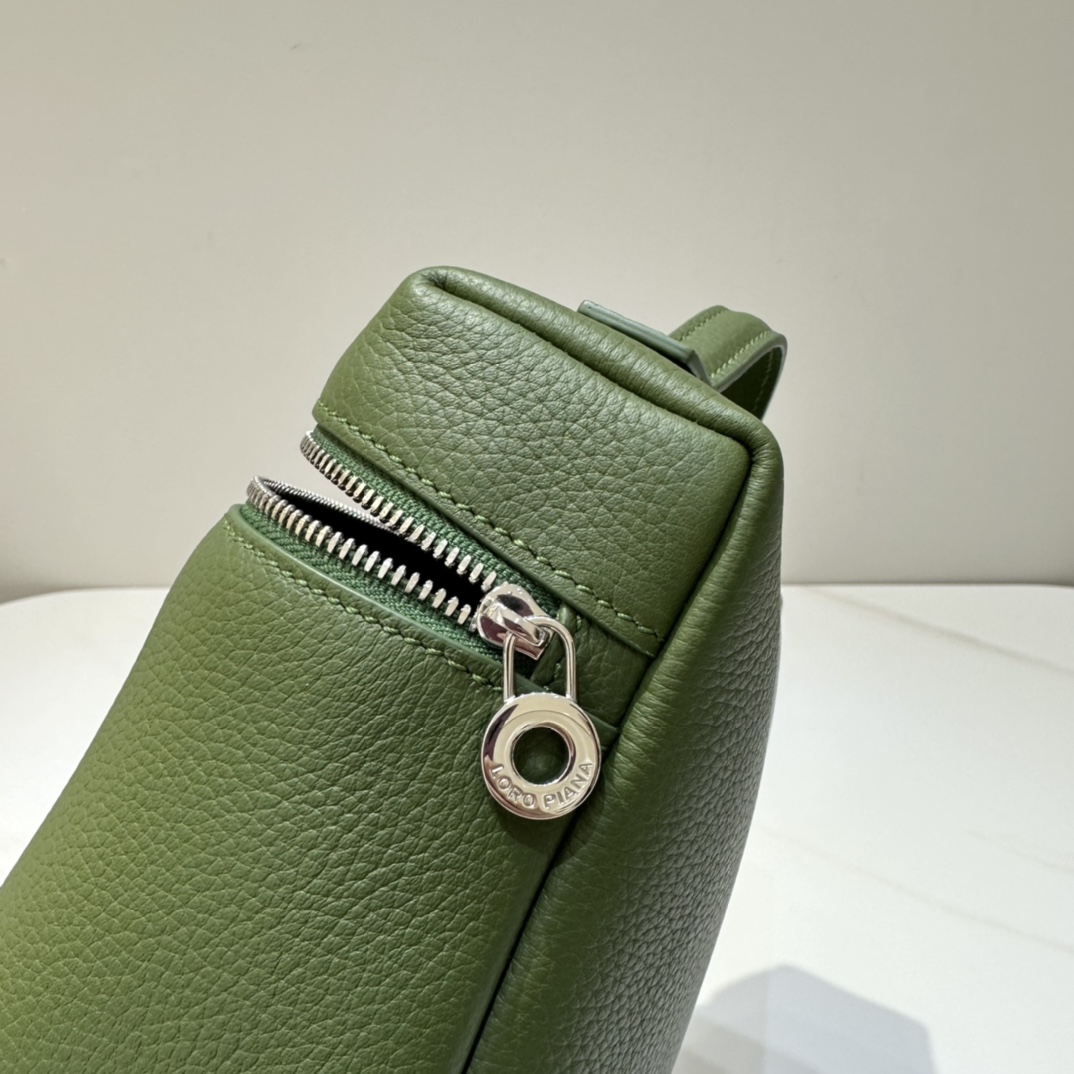 Loro Piana 𝐋𝐨𝐫𝐨 𝐩𝐢𝐚𝐧𝐚 L23.5系列双肩包