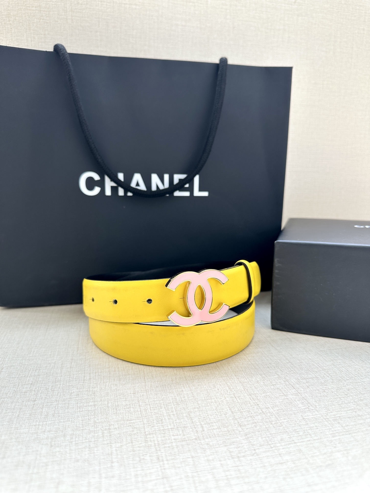 宽度3.0cm Chanel （香奈儿）进口柔软小牛皮纹路清晰五金配件金 银色/金属磨胶钢扣。