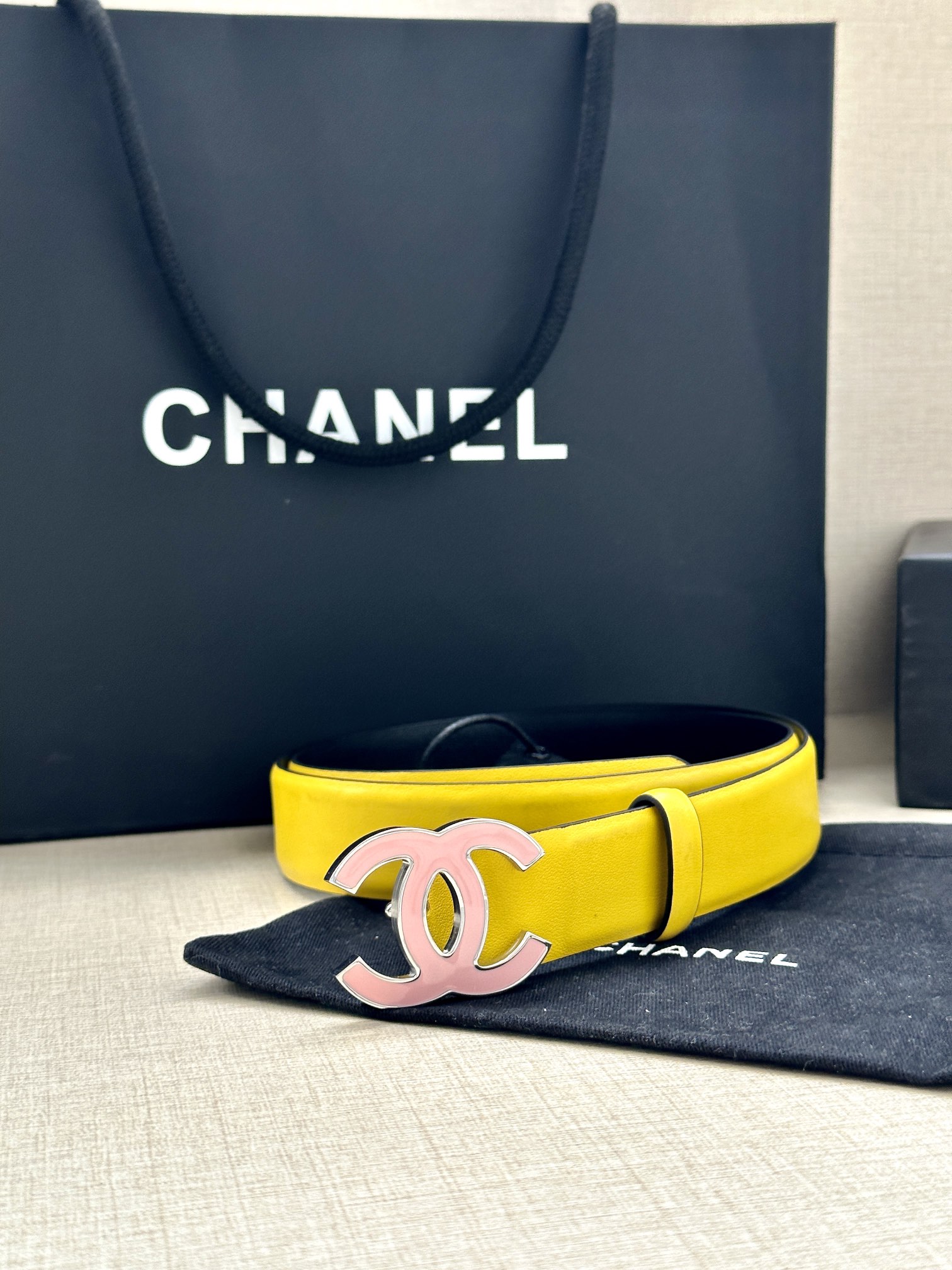 宽度3.0cm Chanel （香奈儿）进口柔软小牛皮纹路清晰五金配件金 银色/金属磨胶钢扣。